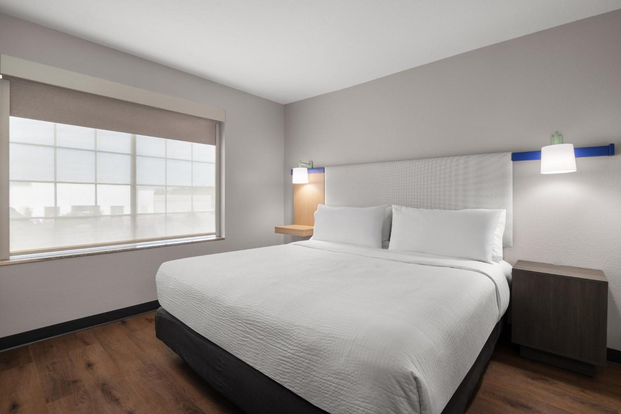 One-Bedroom King Suite - Photo 7