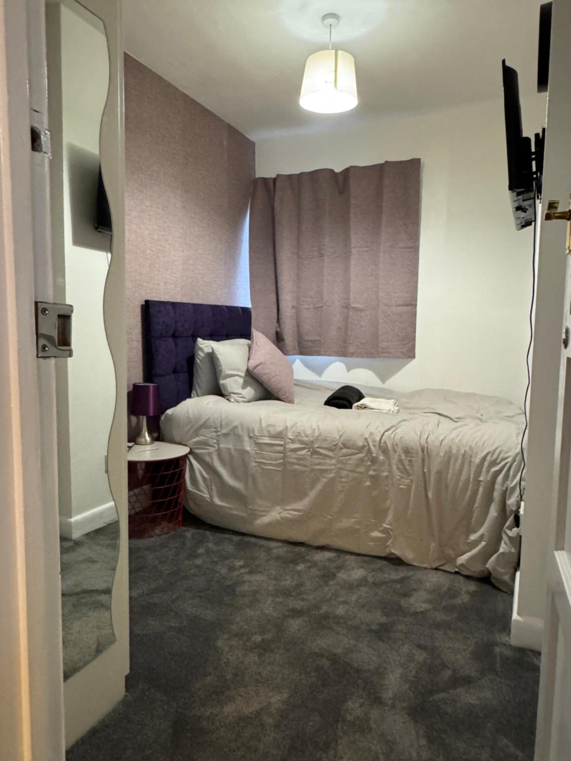 Single Room with Shared Shower and Toilet photo 1