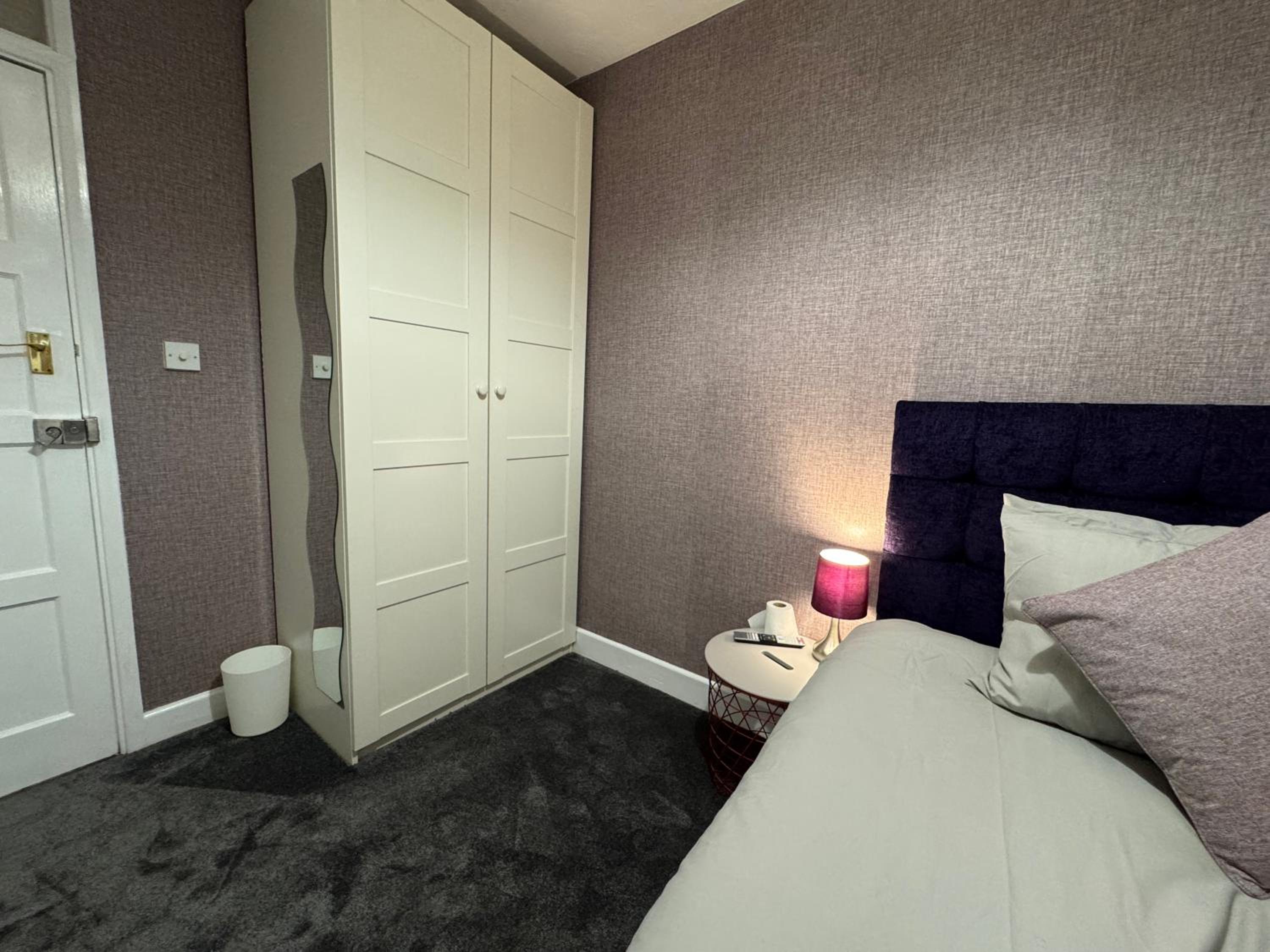 Single Room with Shared Shower and Toilet photo 2