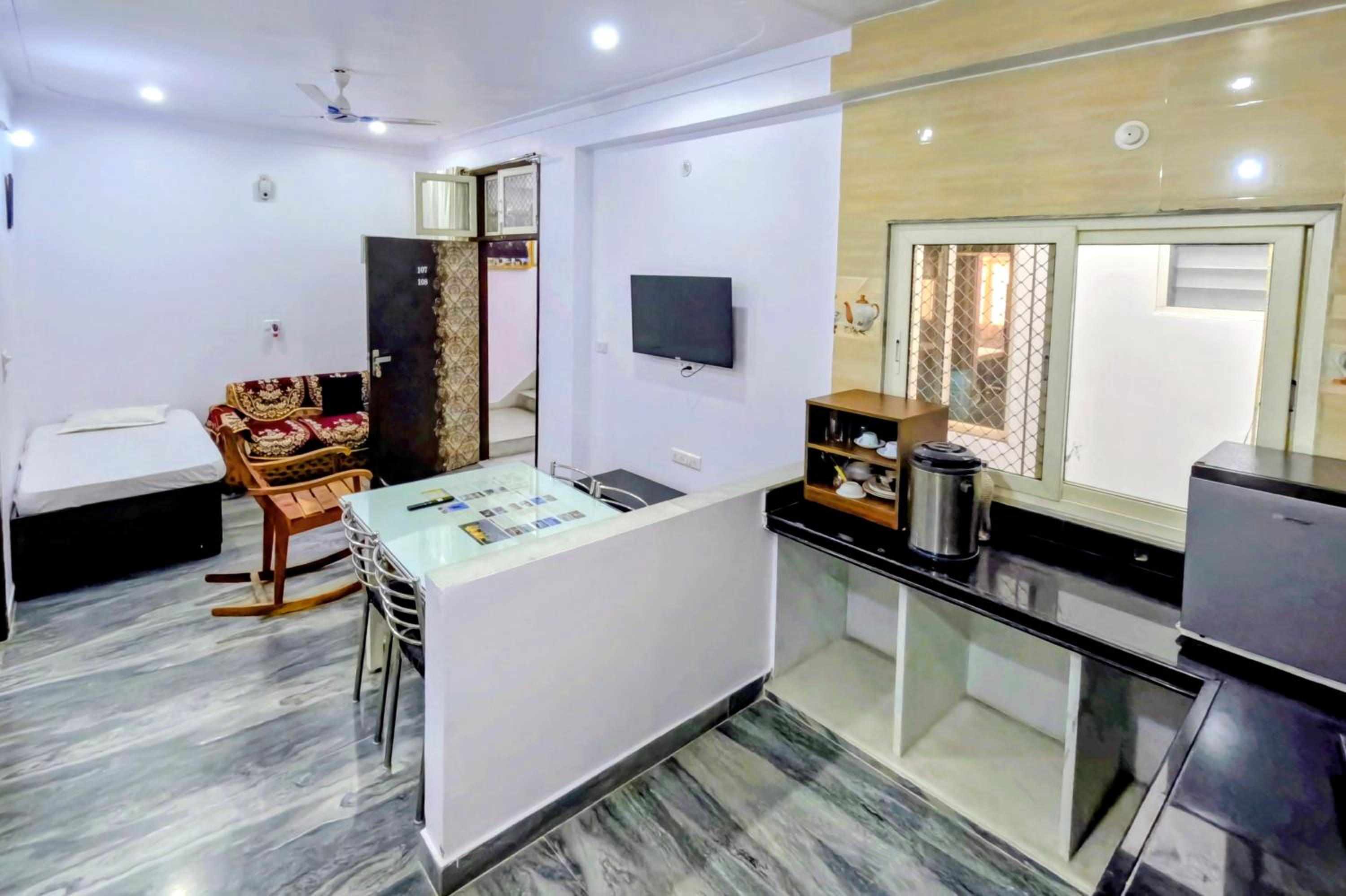 Two-Bedroom Deluxe Apartment with Garden View