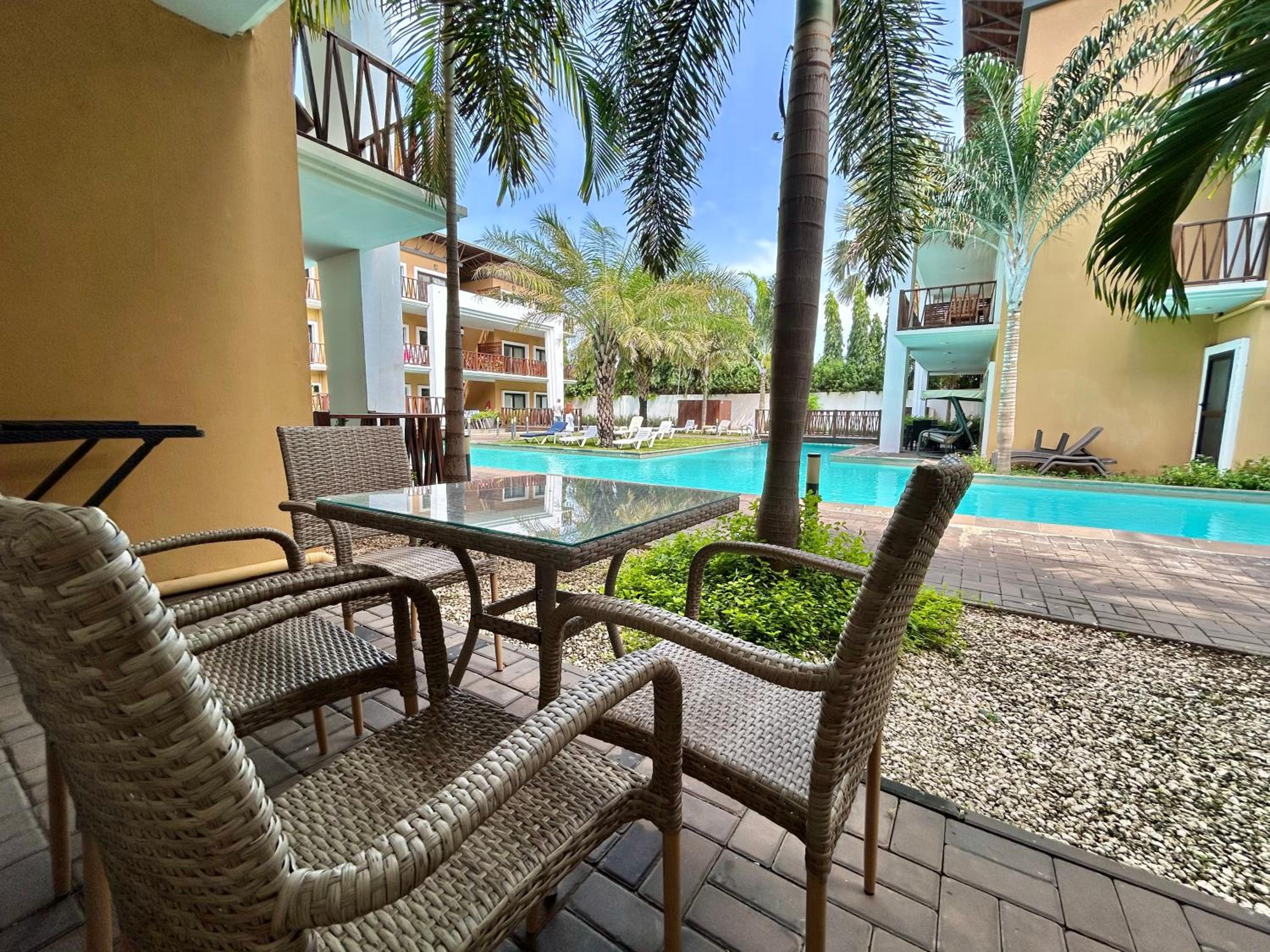 One-Bedroom Apartment with Pool View photo 2
