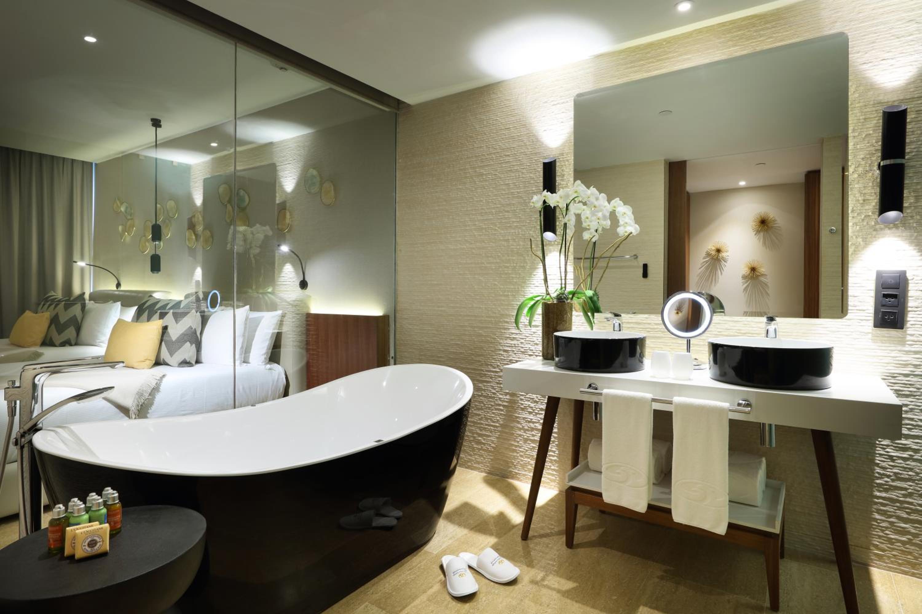 Junior Suite with Pool View