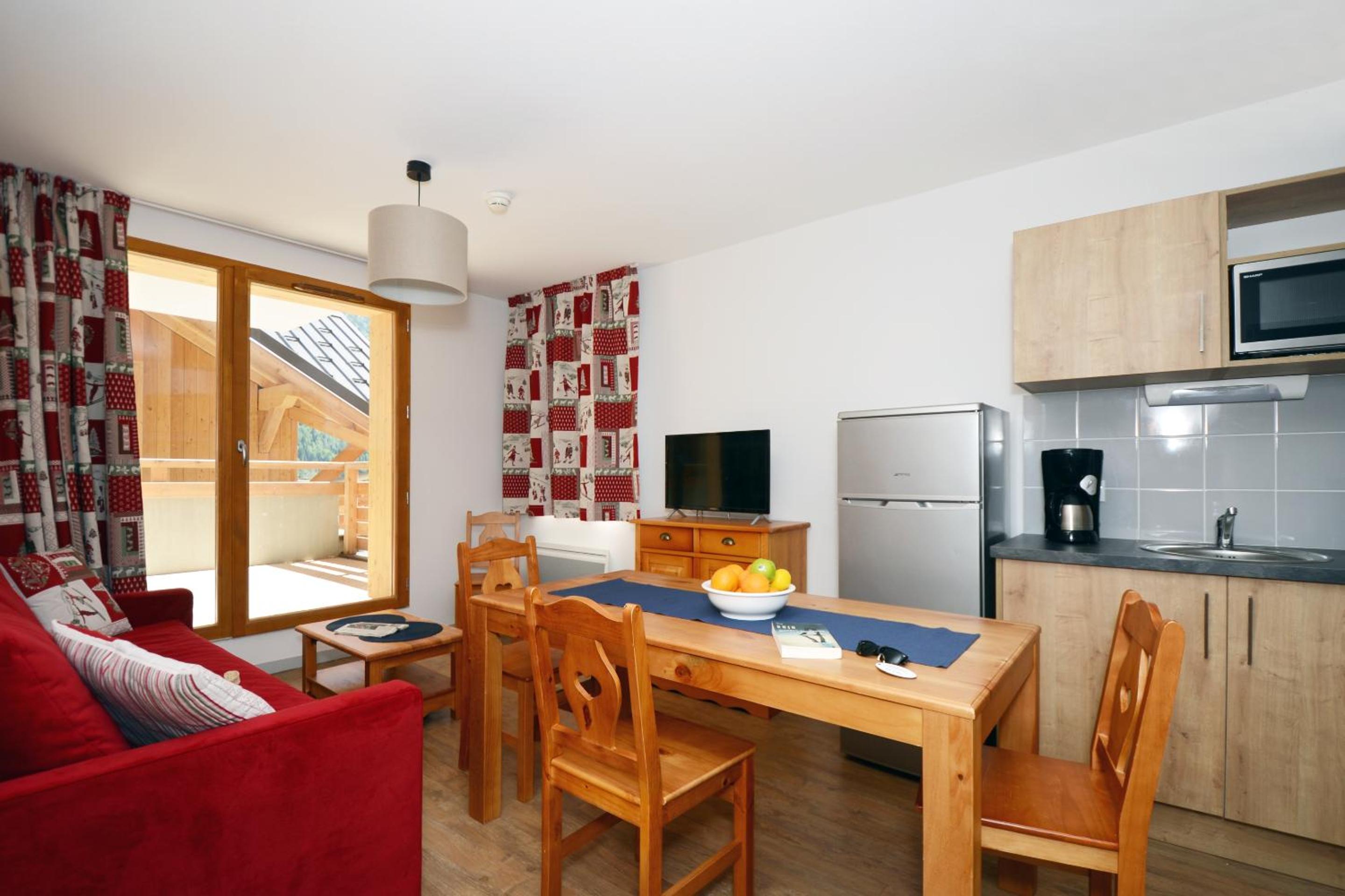 Superior One-Bedroom Apartment (6 Adults) photo 2