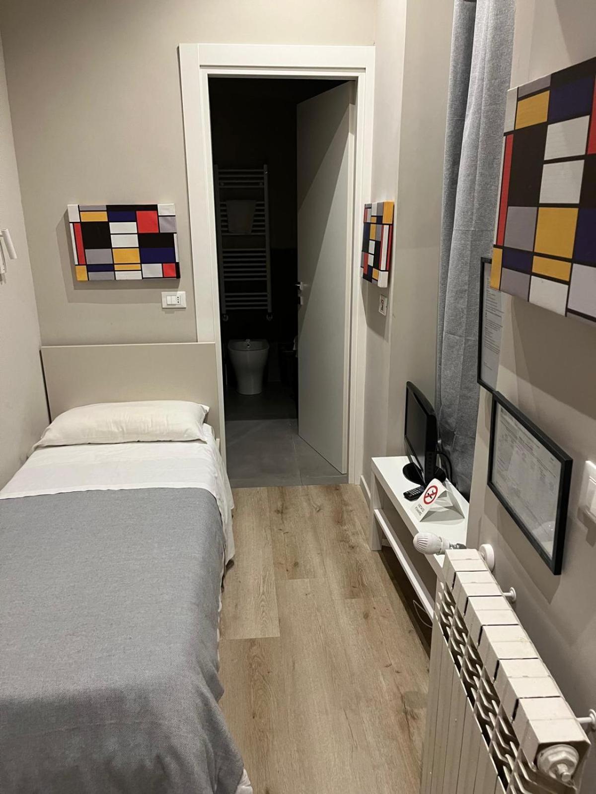 Small Single Room photo 1
