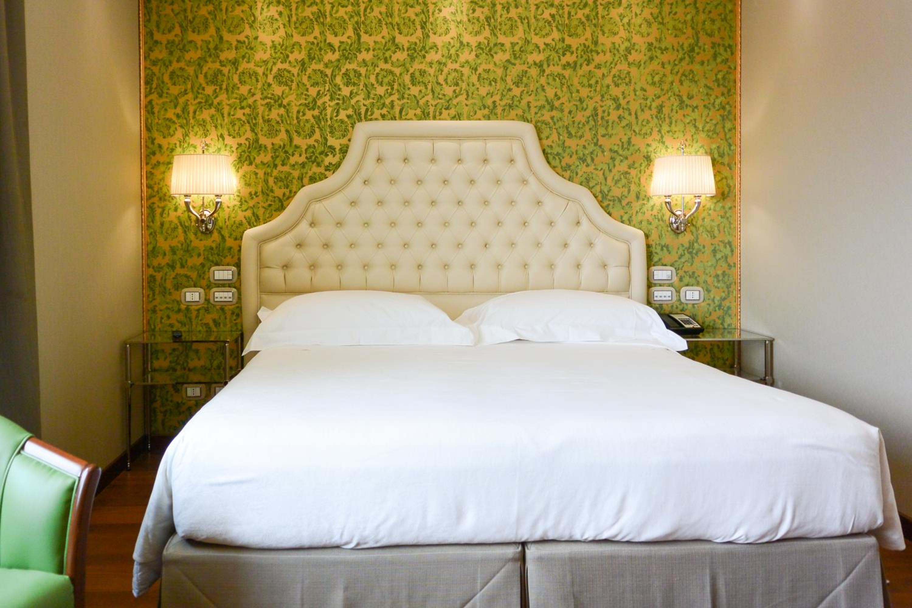 Deluxe Double or Twin Room with City View thumbnail 5