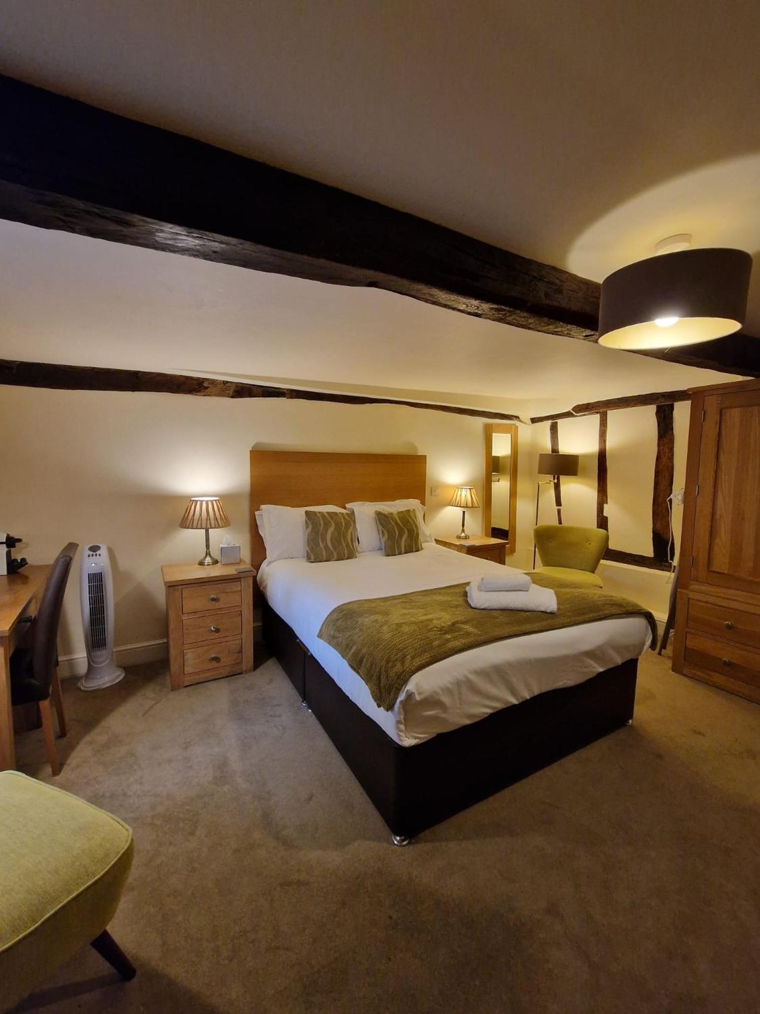 Standard King Room photo 3