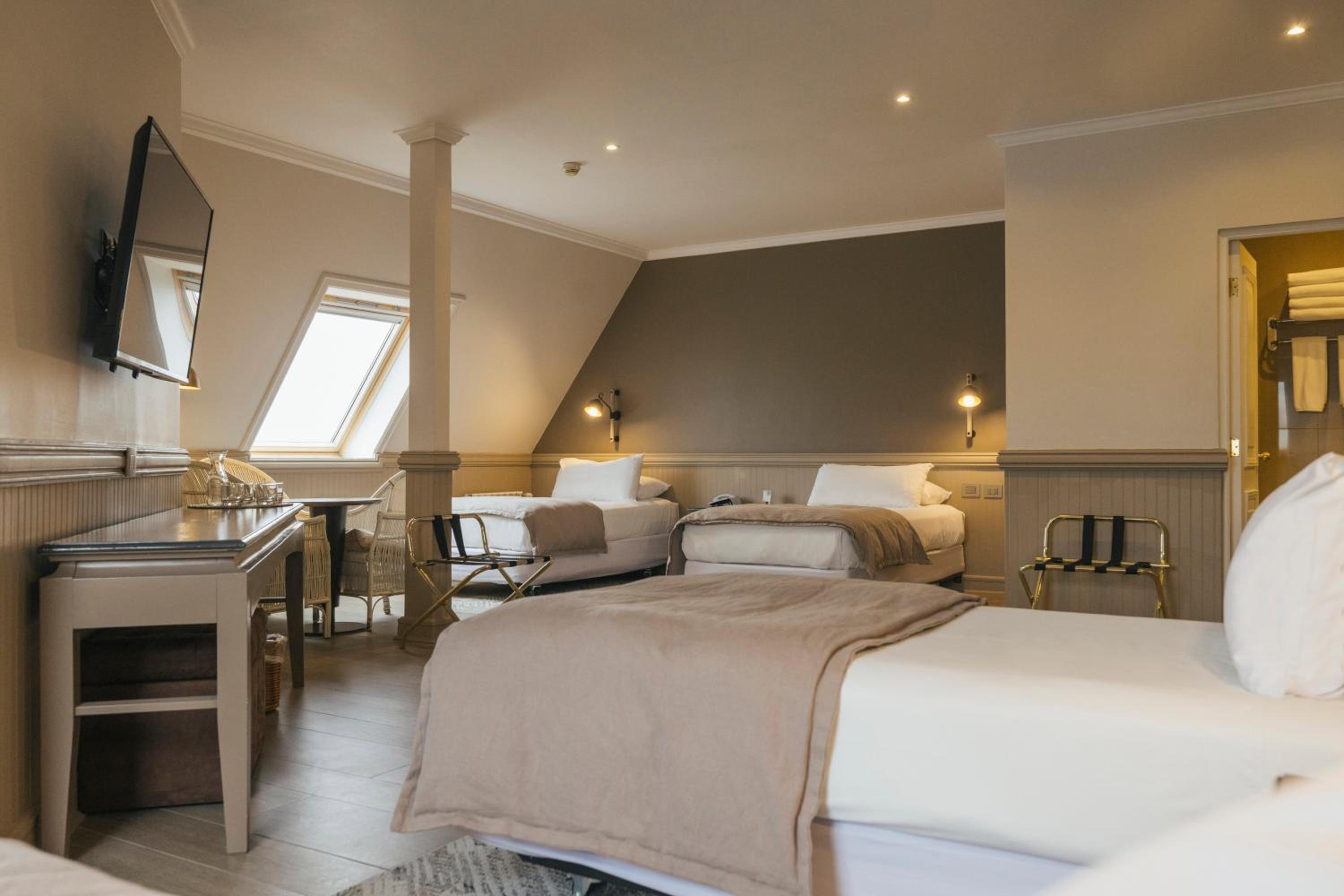 Superior Quadruple Room photo 2