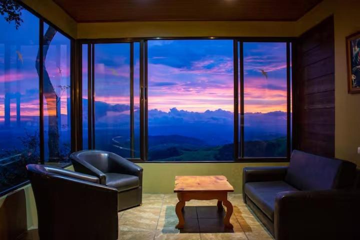 Family Room with Mountain View photo 3