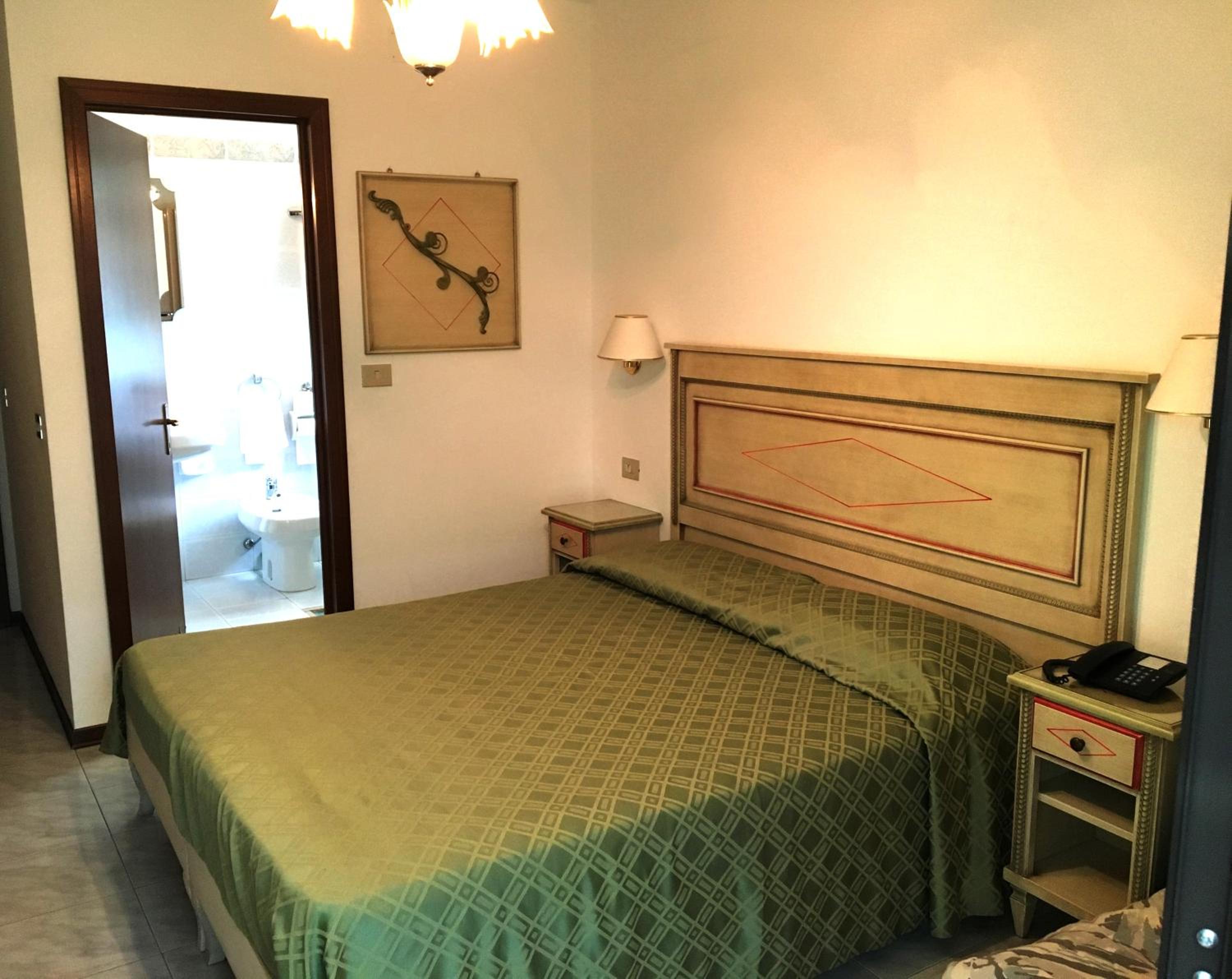 Double Room - Photo 3