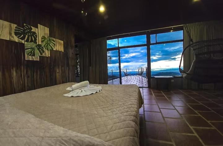 One-Bedroom Apartment with Ocean View photo 2