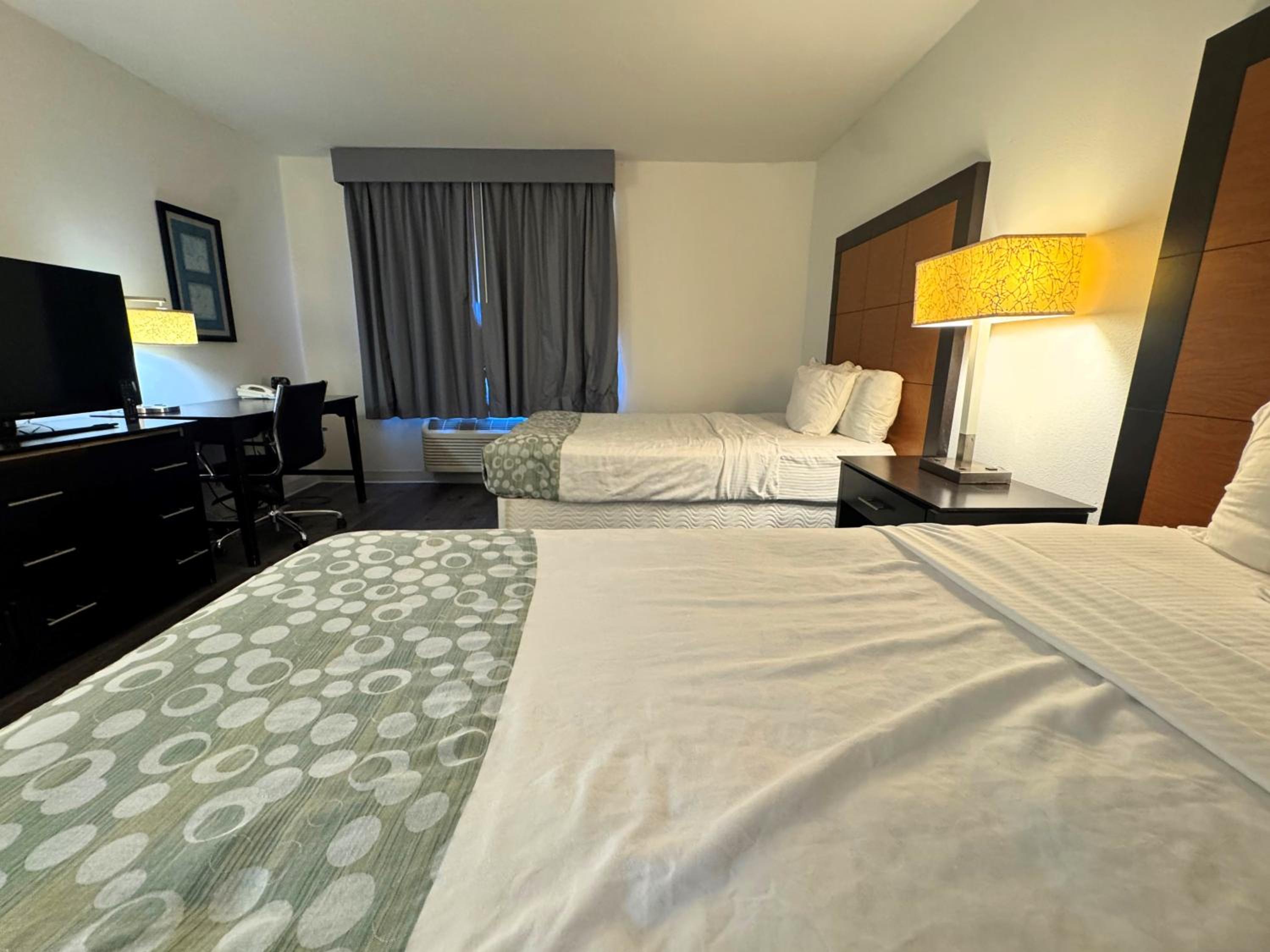 Double Room with Two Double Beds - Non-Smoking - Photo 3