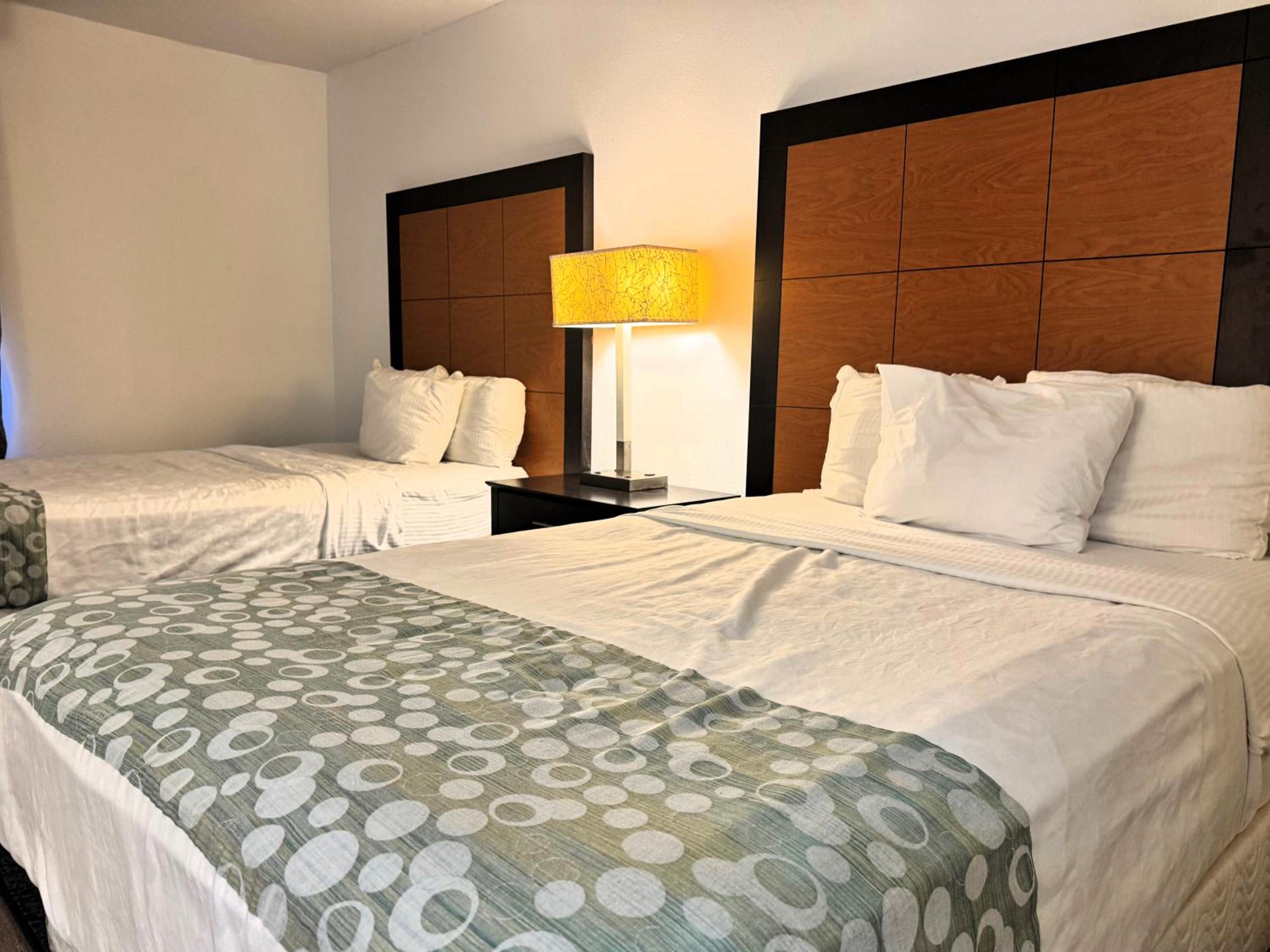 Double Room with Two Double Beds - Non-Smoking - Photo 7