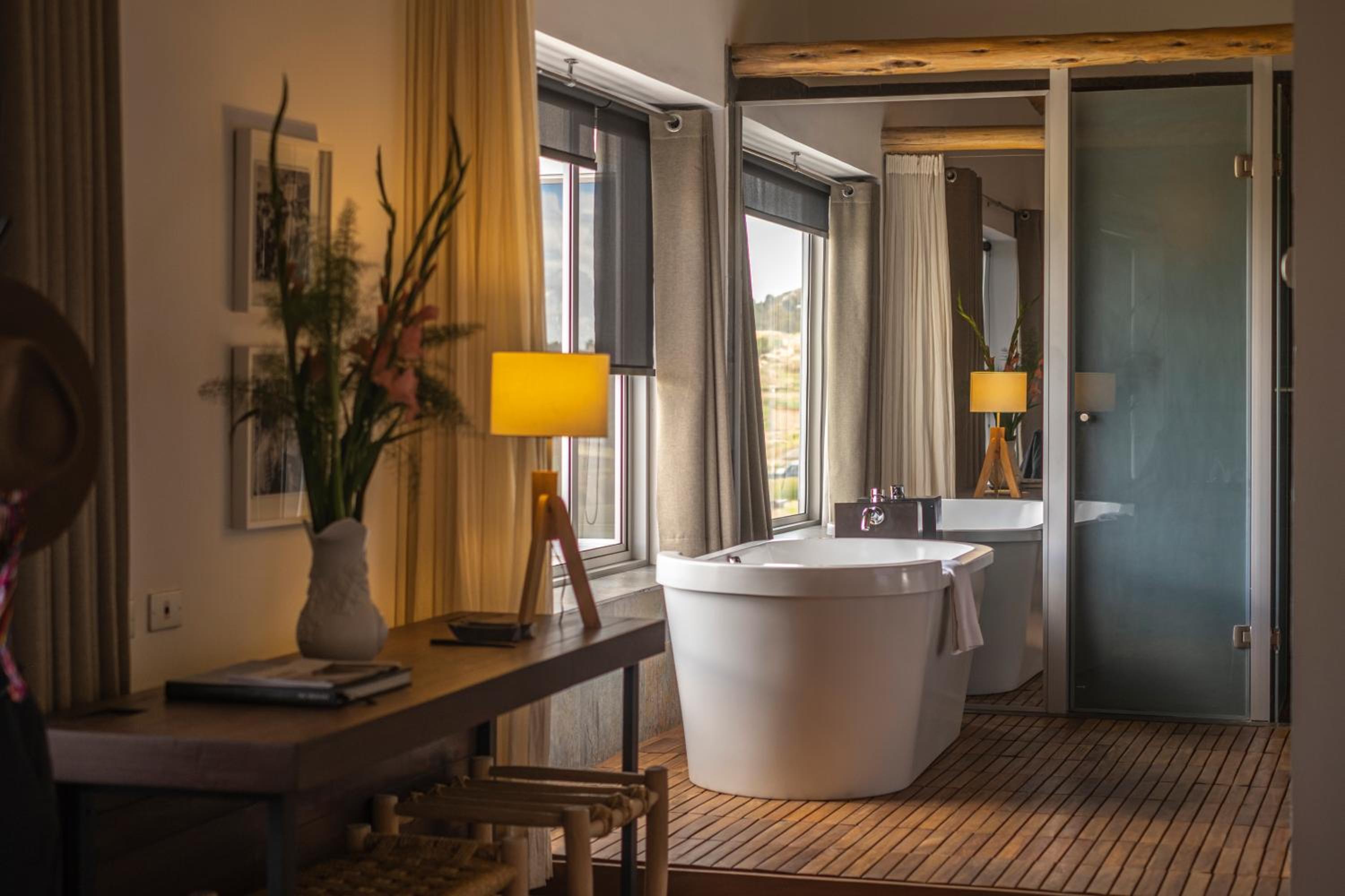 Deluxe Double or Twin Room with Lake View photo 1