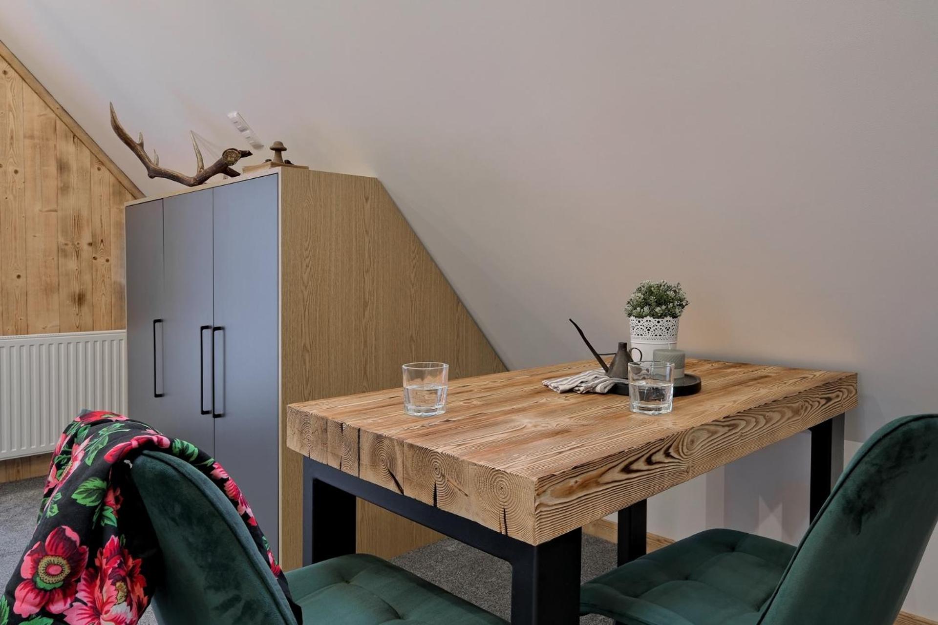 Apartment with Mountain View