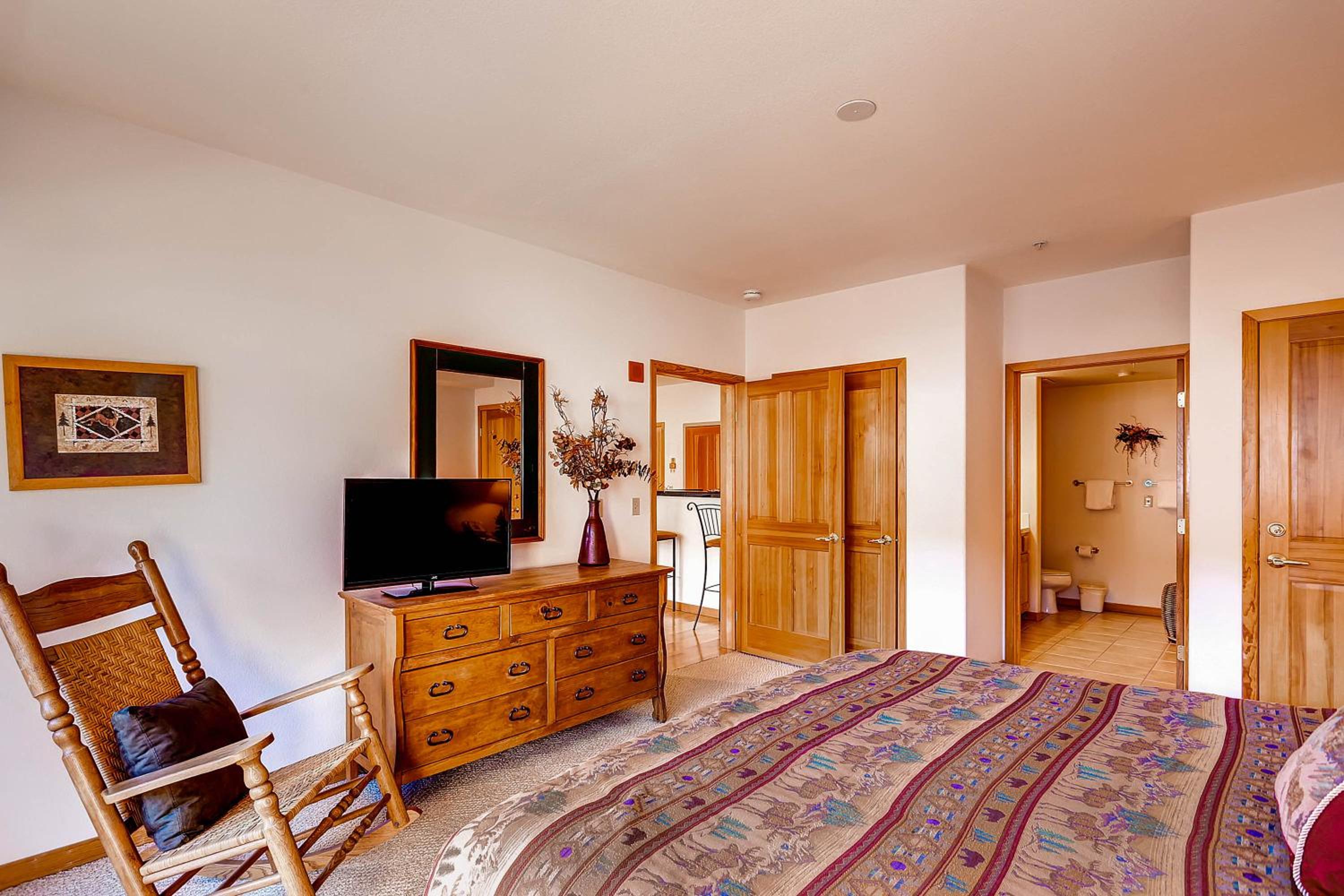 Two-Bedroom Suite - Photo 16