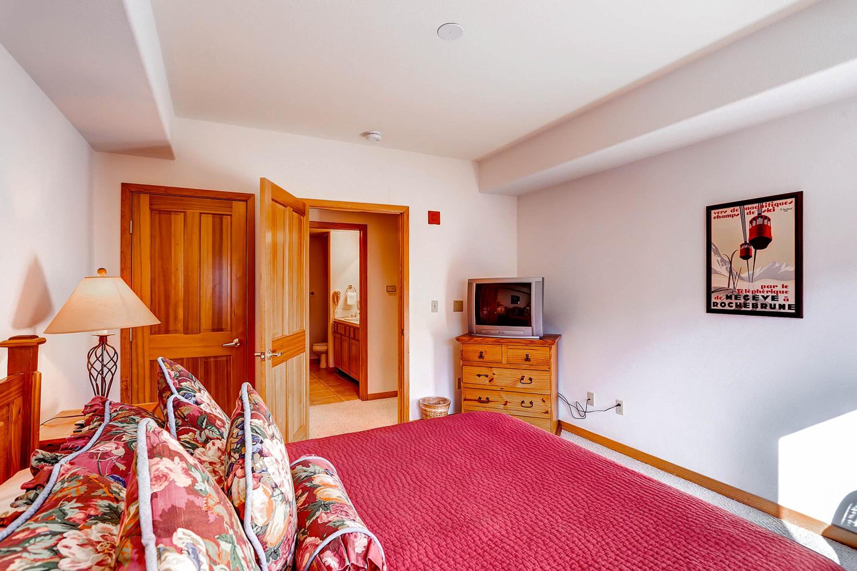 Two-Bedroom Suite - Photo 10