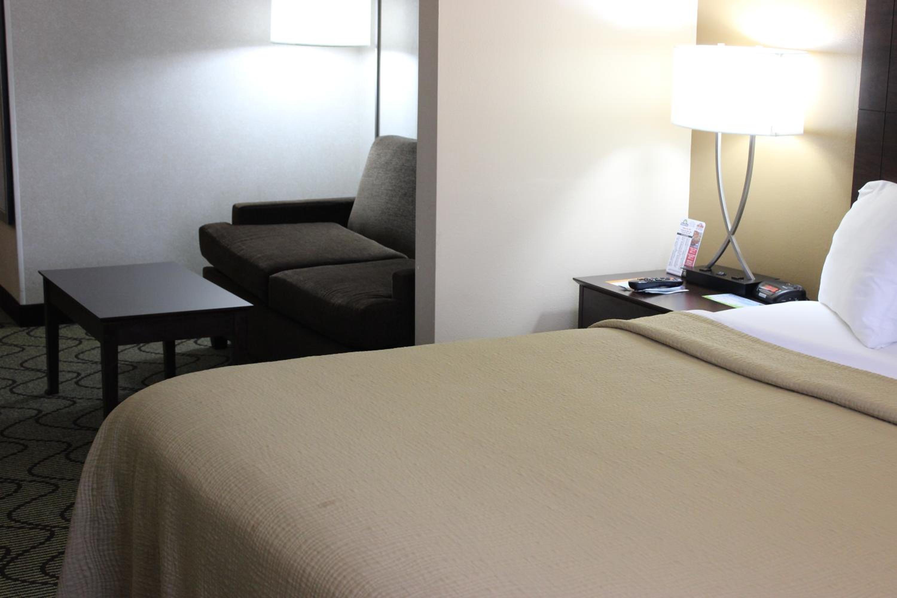 King Room- Non-Smoking - Photo 3