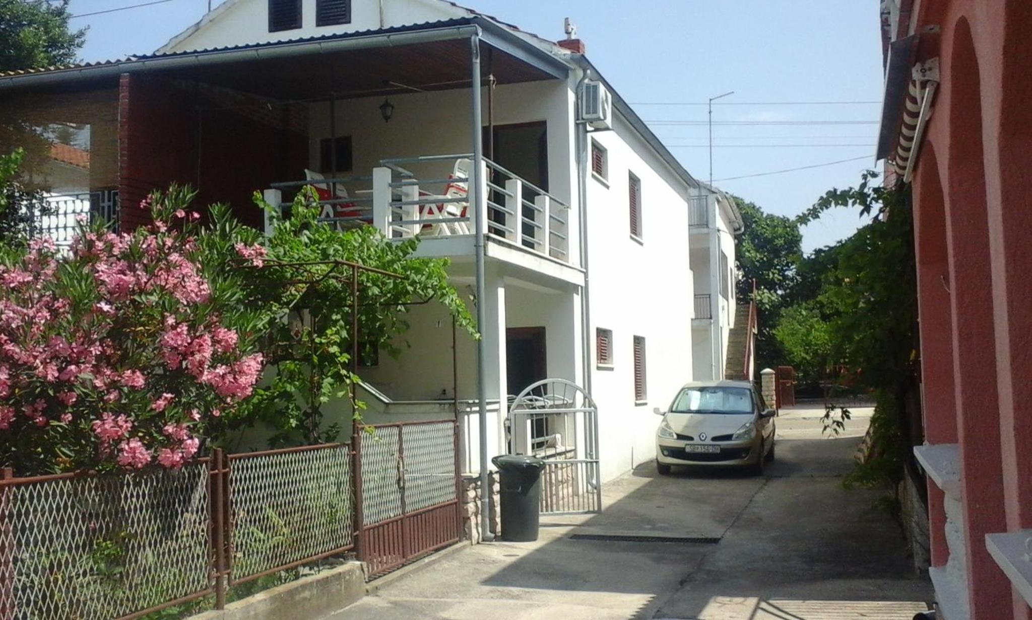 Two-Bedroom Apartment - Photo 2