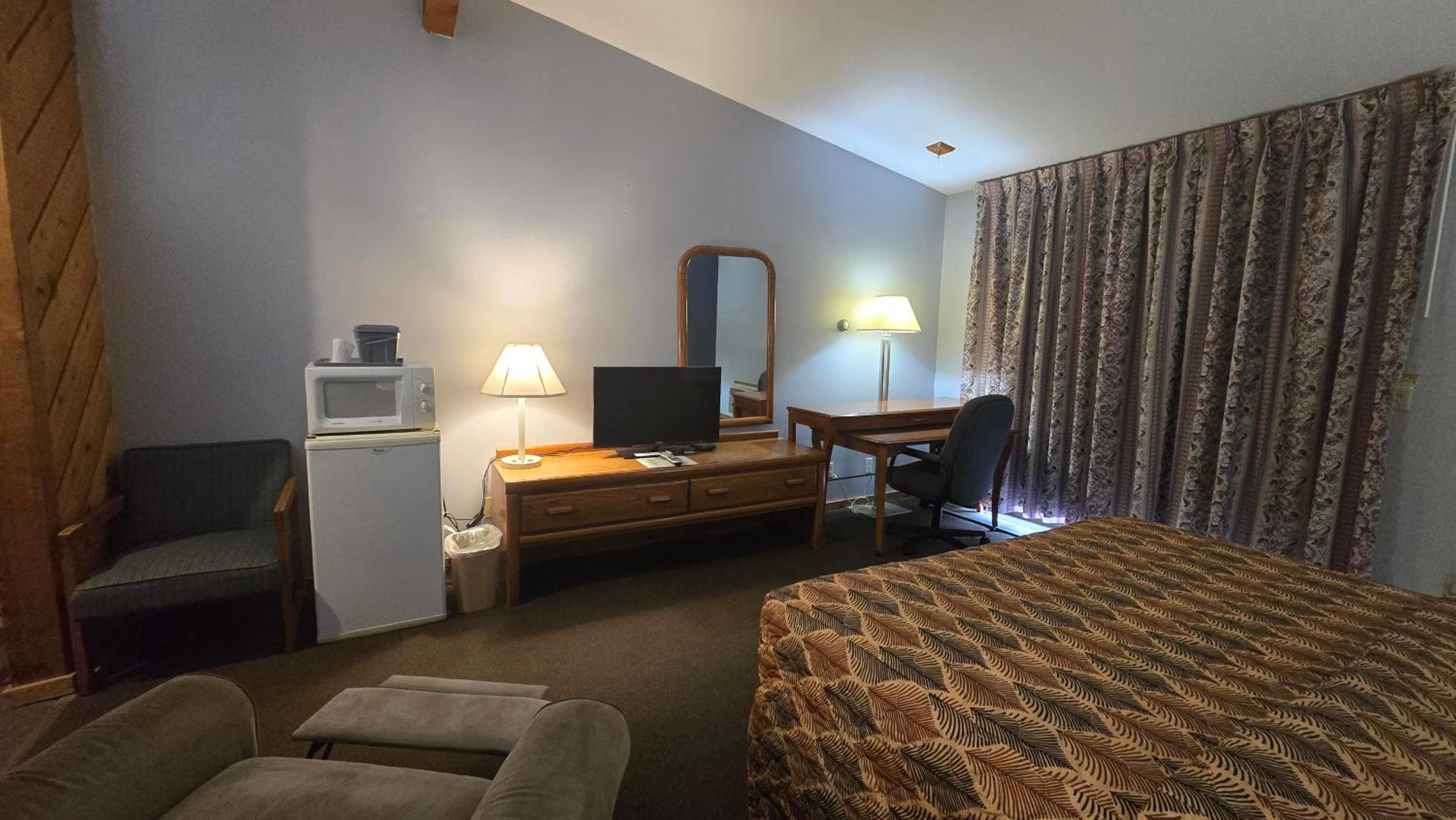 Queen Room with Balcony photo 2