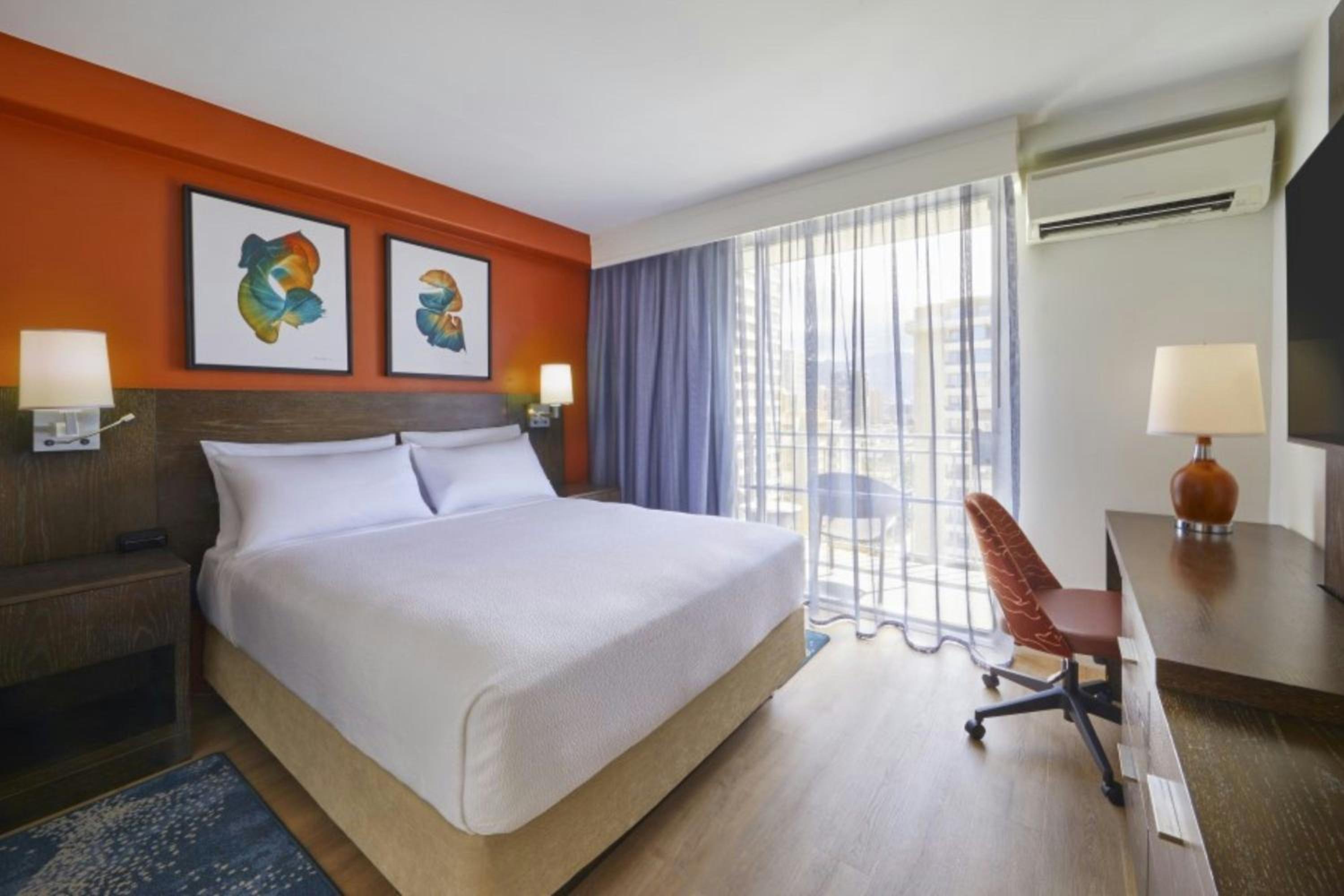 Standard Cozy Queen Studio with Balcony - Mobility/Hearing Accessible with Roll-In Shower - Photo 1
