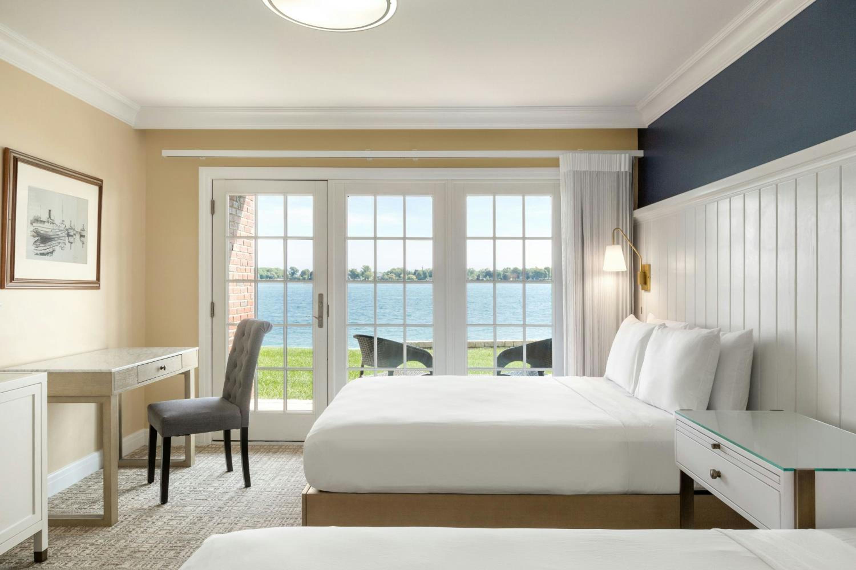 Queen Room with Balcony - River View