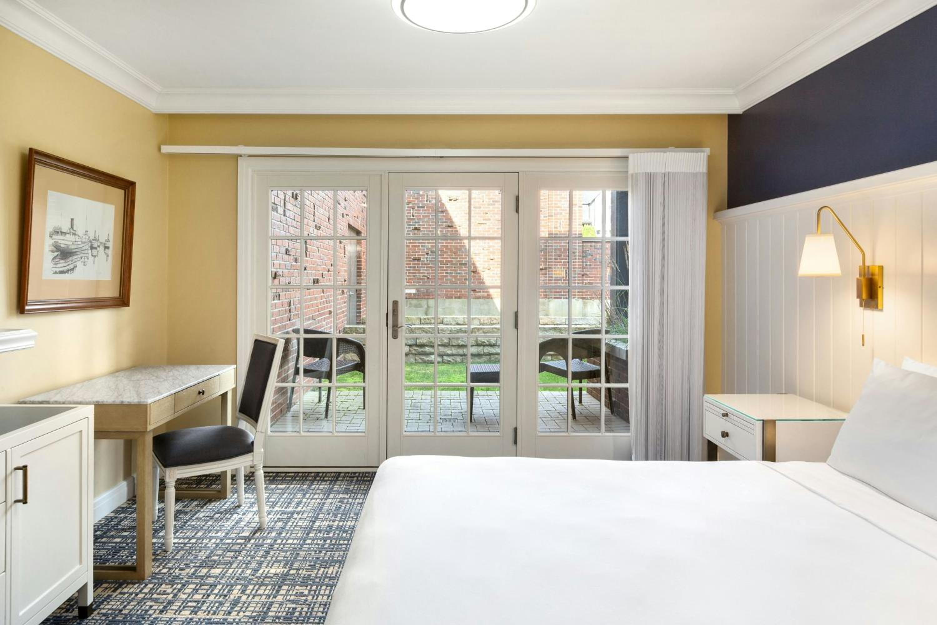 King Room with City View - Photo 1