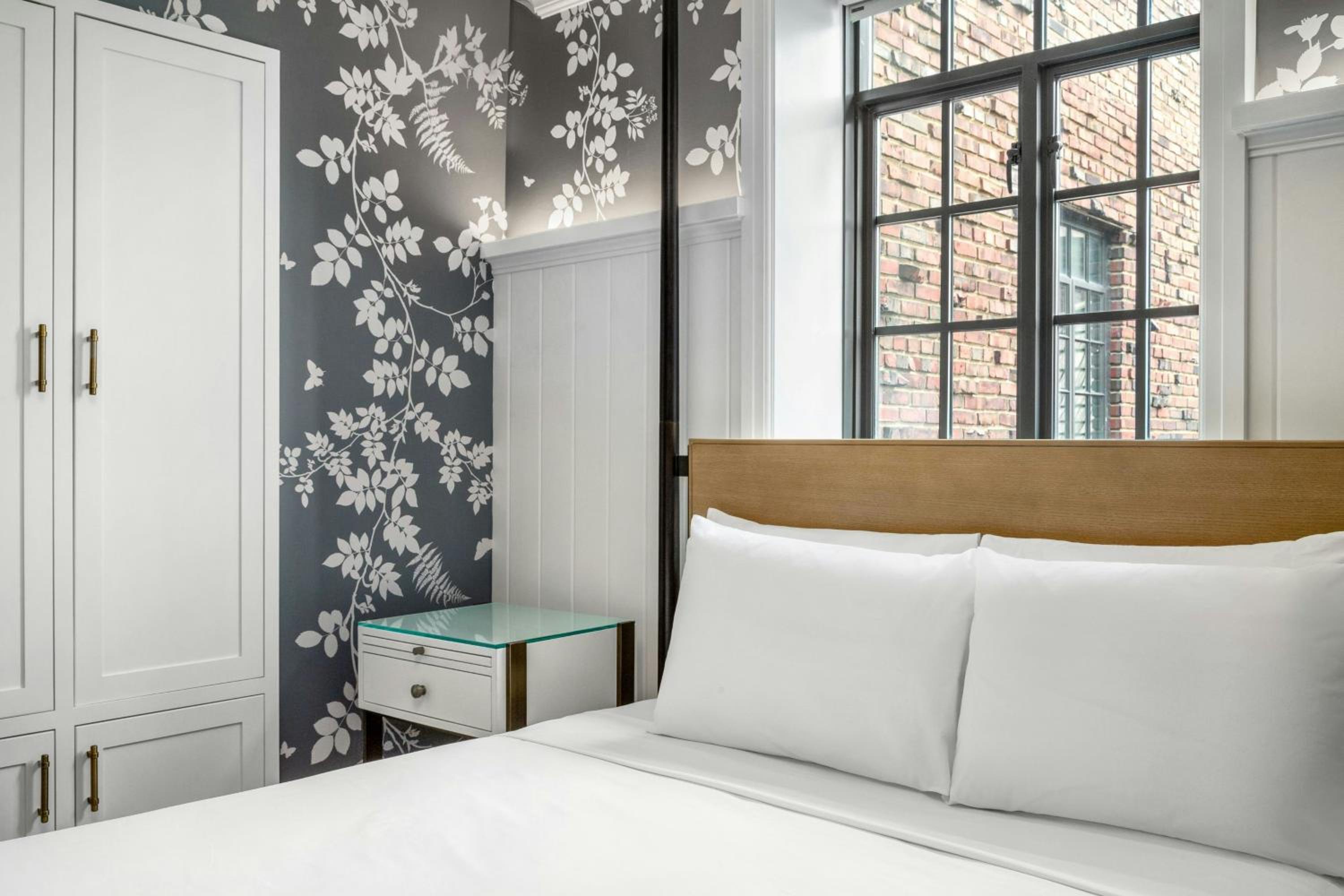 King Room with City View - Photo 2