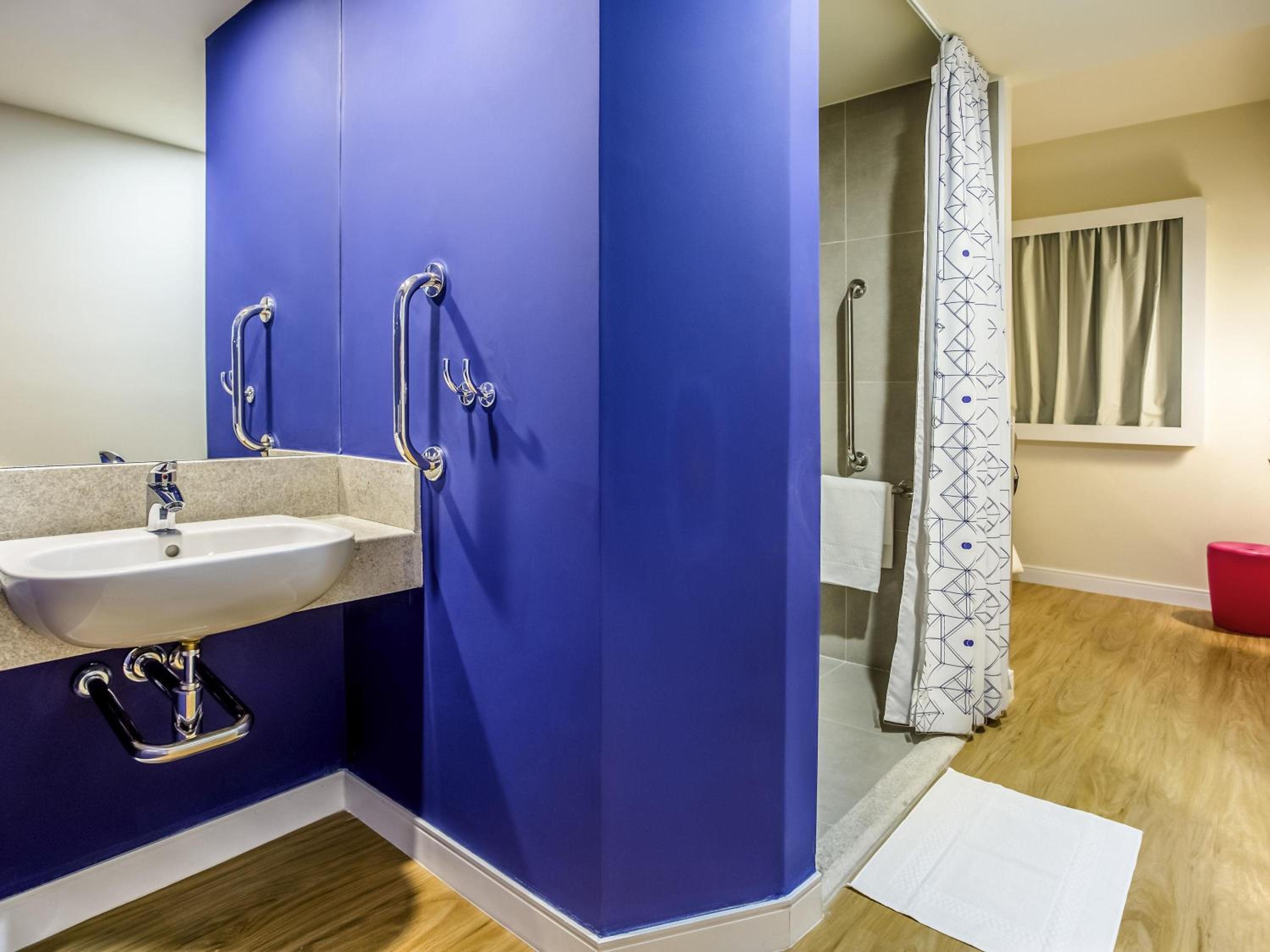 Adapted Standard Double Room - Photo 5