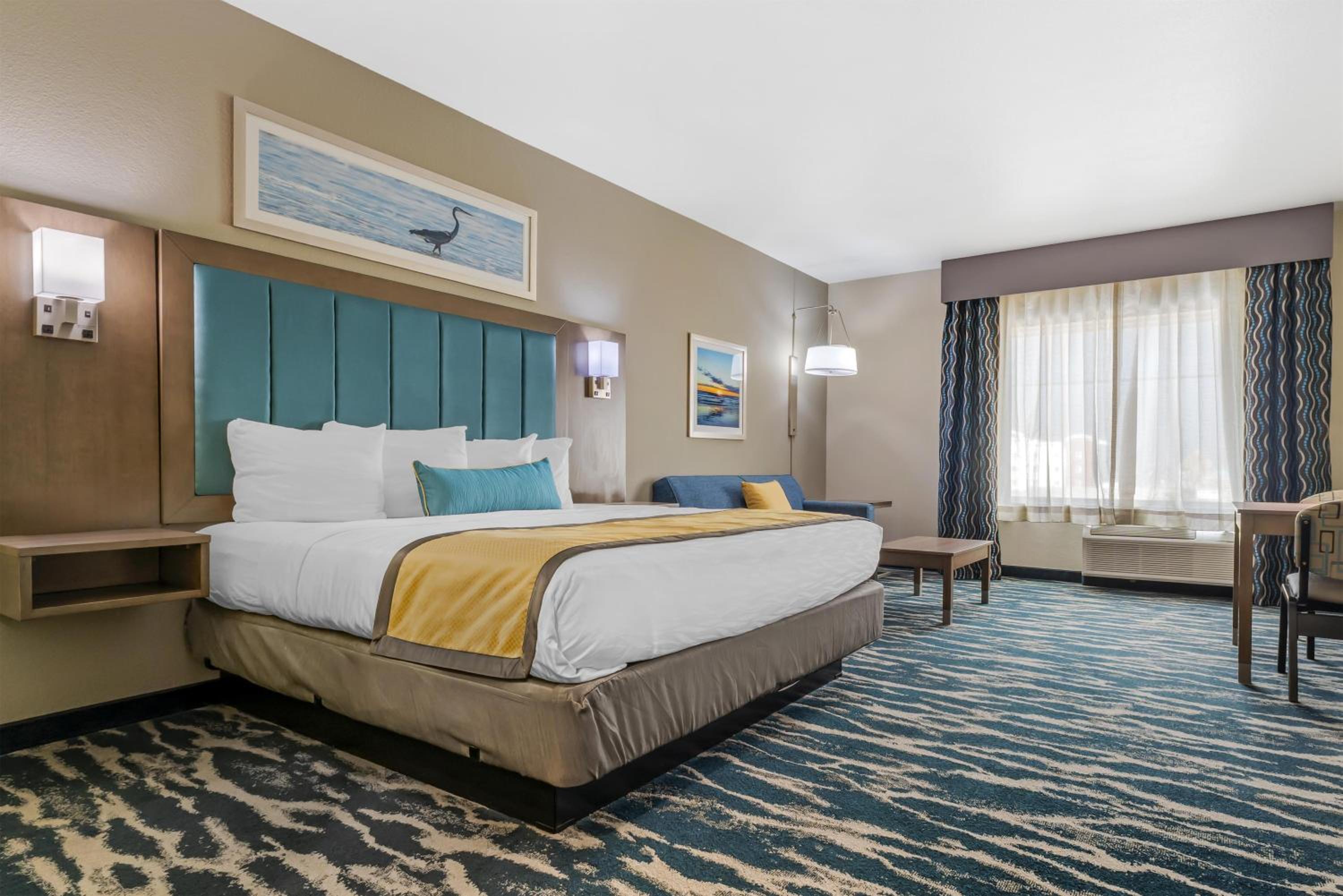 King Room with Sofa Bed, Kitchenette and Bay View - Non-Smoking - Photo 1