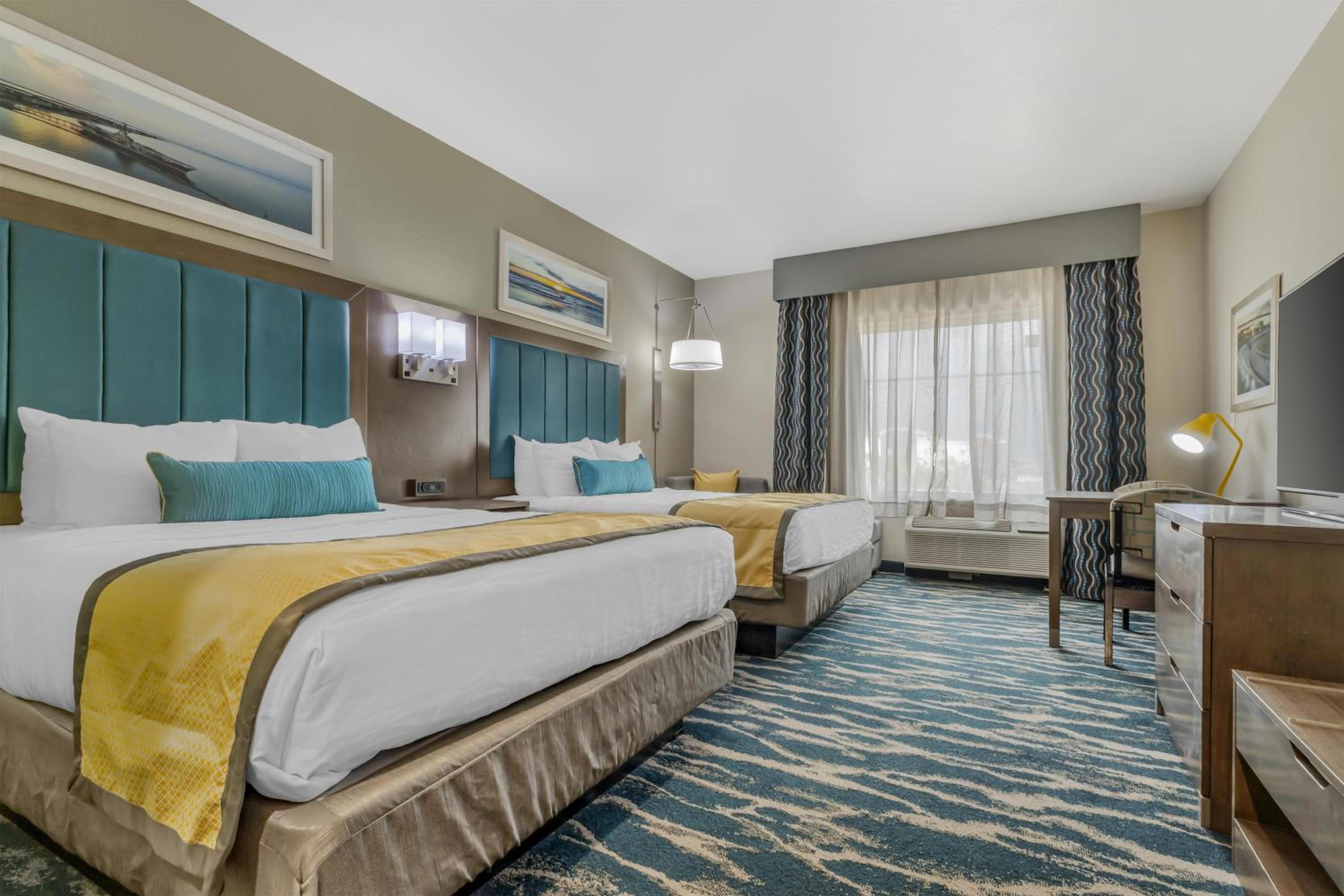 Queen Room with Two Queen Beds, Bay View and Kitchenette - Non-Smoking - Photo 1