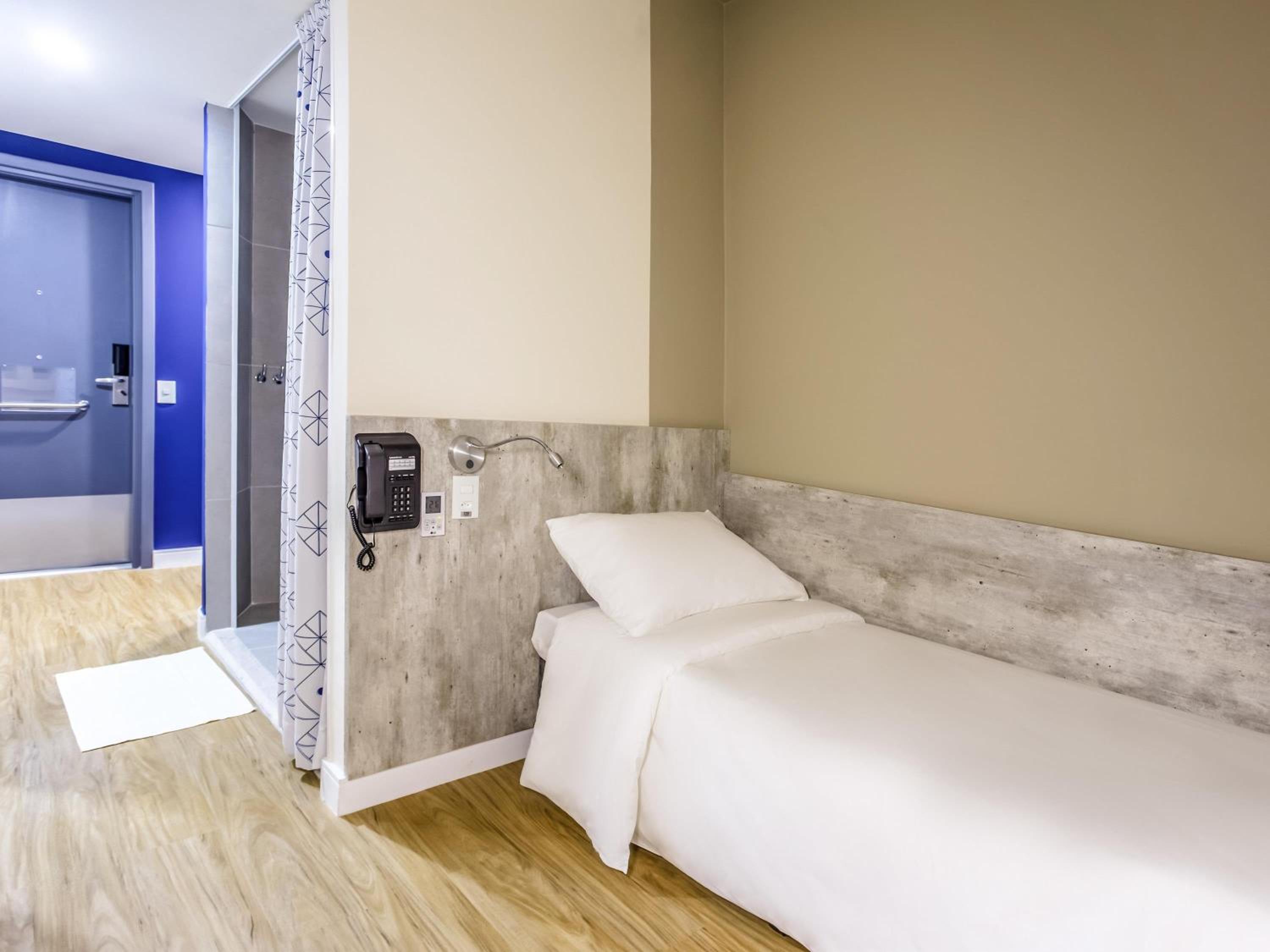Adapted Standard Double Room - Photo 7