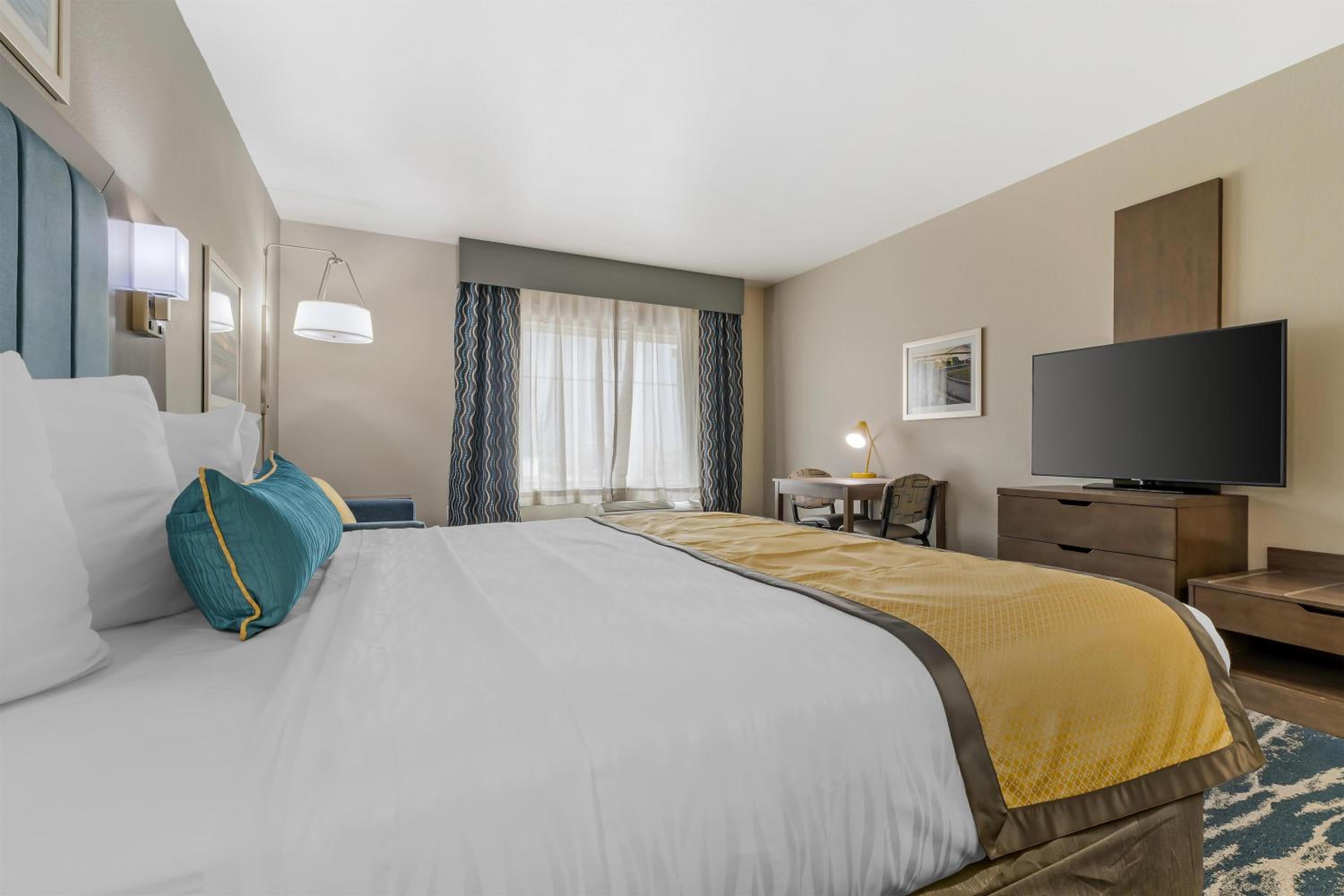 King Room with Sofa Bed, Kitchenette and Bay View - Non-Smoking - Photo 3