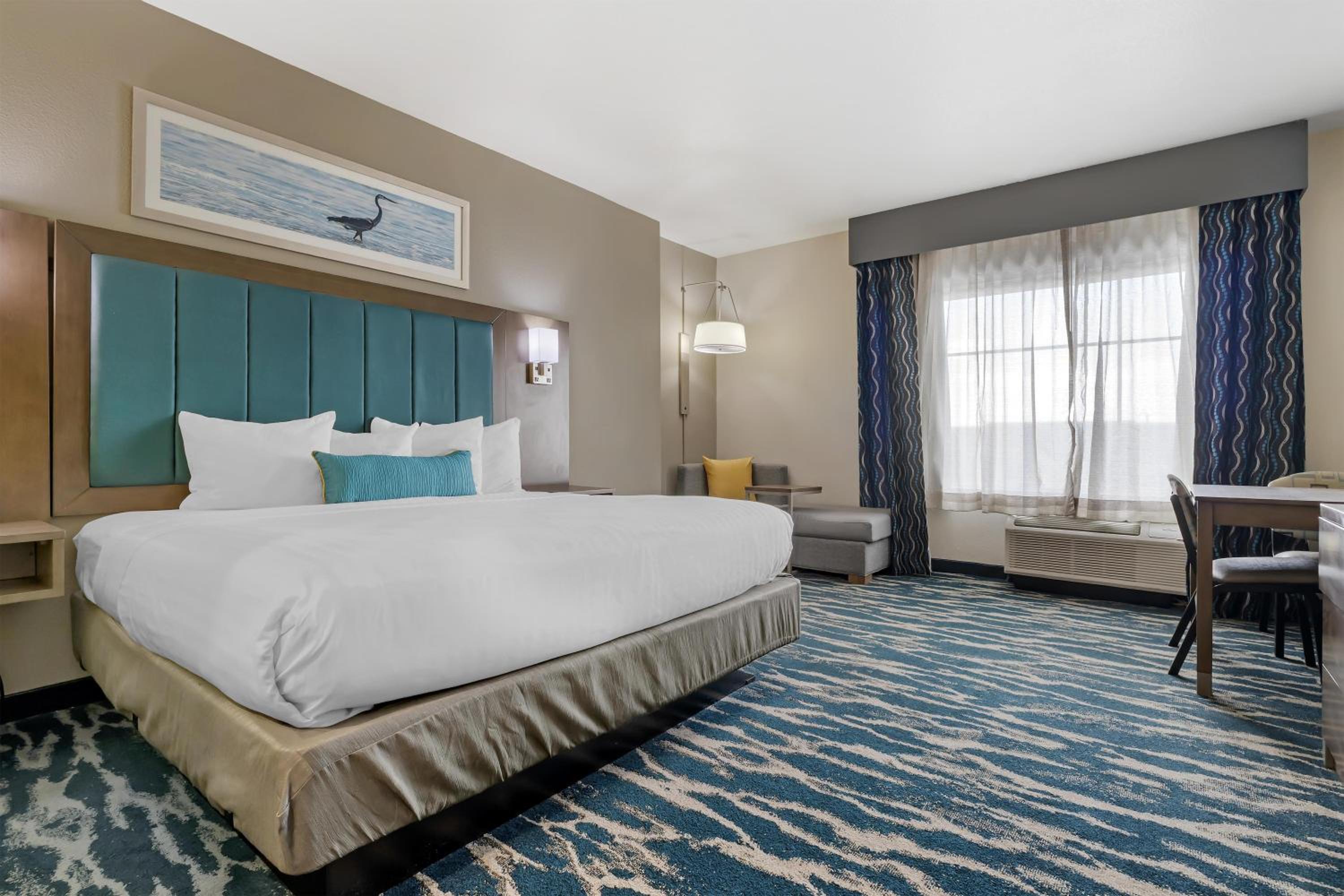 King Room with Kitchenette and Bay View - Non-Smoking - Photo 1