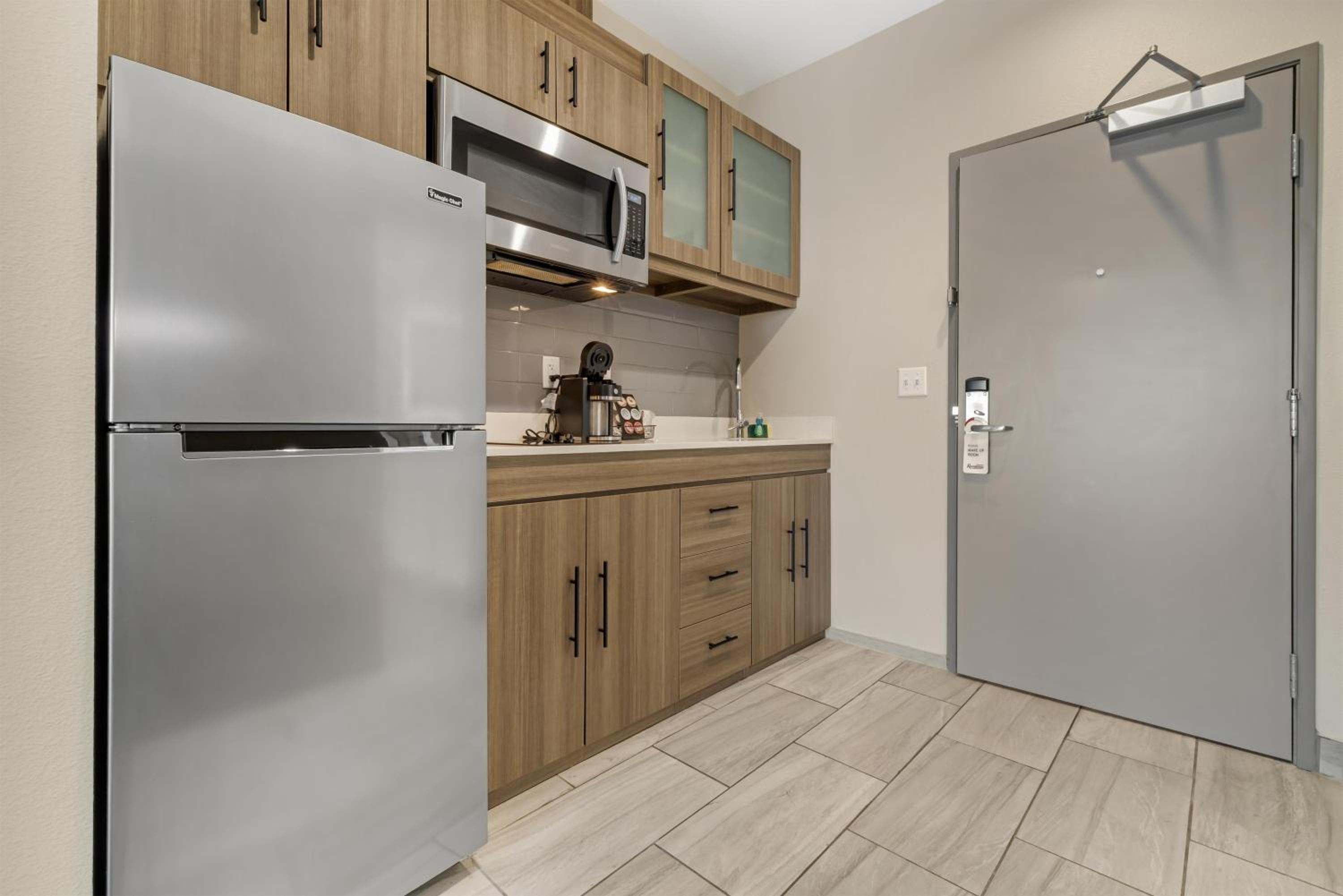 King Room with Kitchenette and Bay View - Non-Smoking - Photo 4