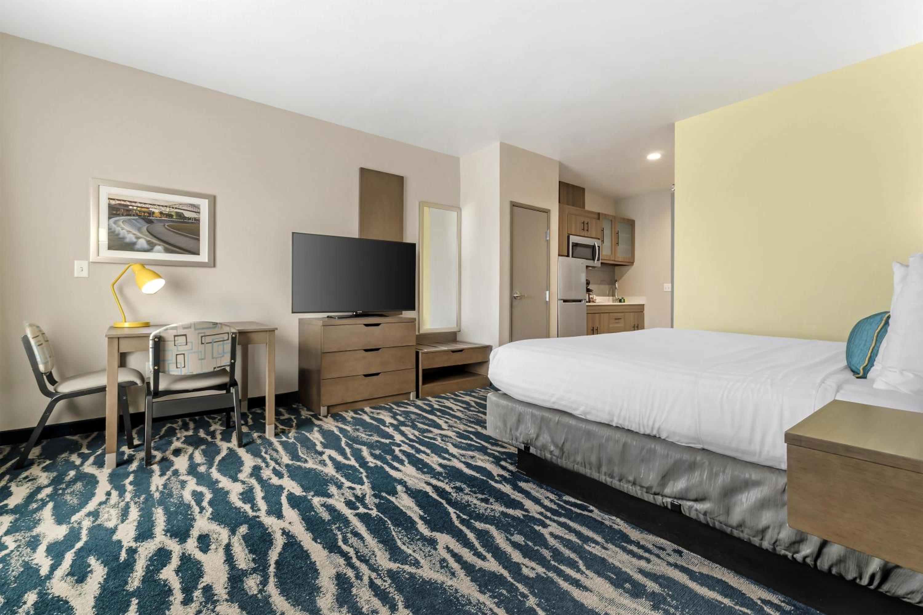 King Room with Kitchenette and Bay View - Non-Smoking - Photo 3