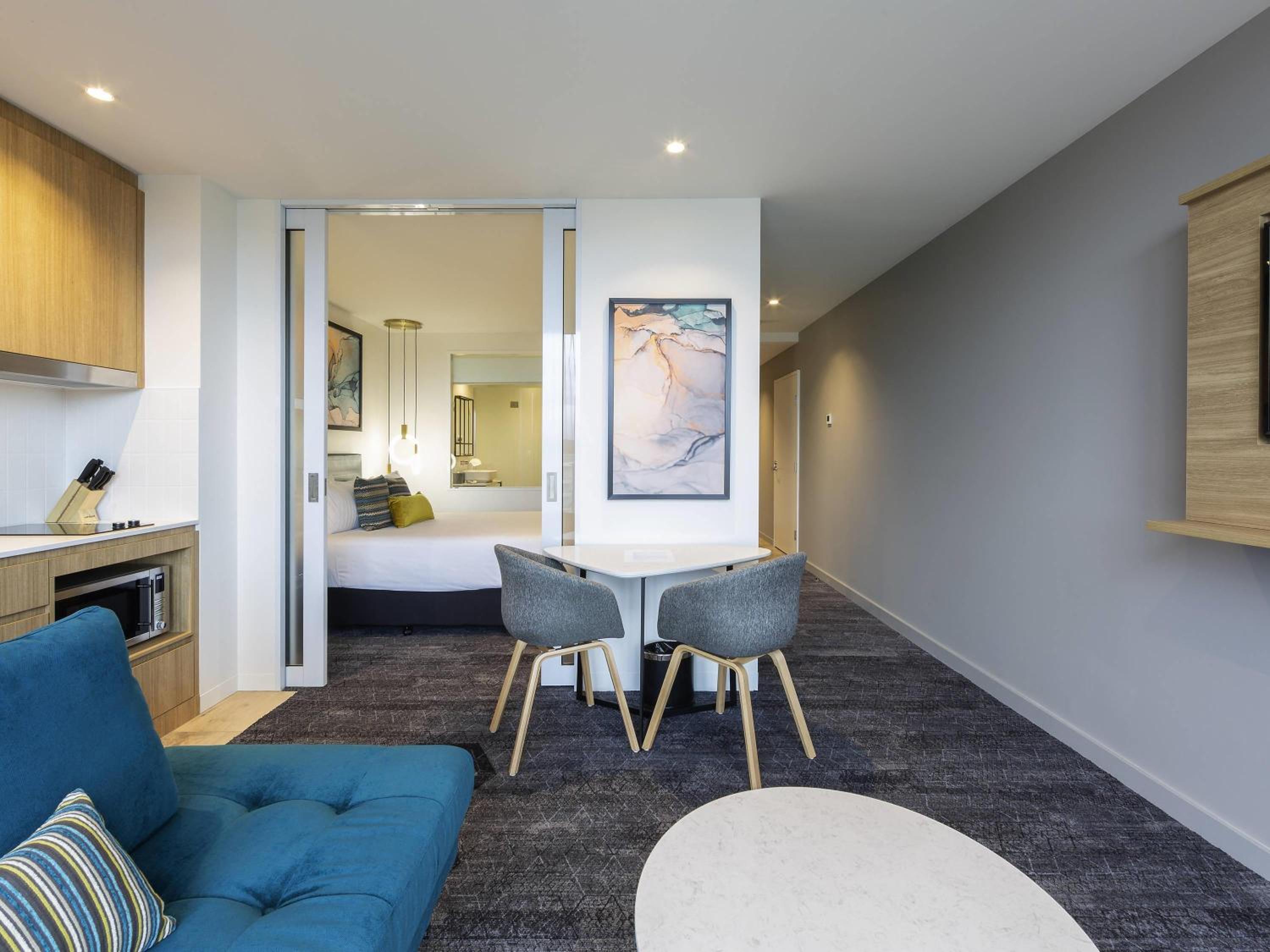 One-Bedroom Apartment with One Queen Bed