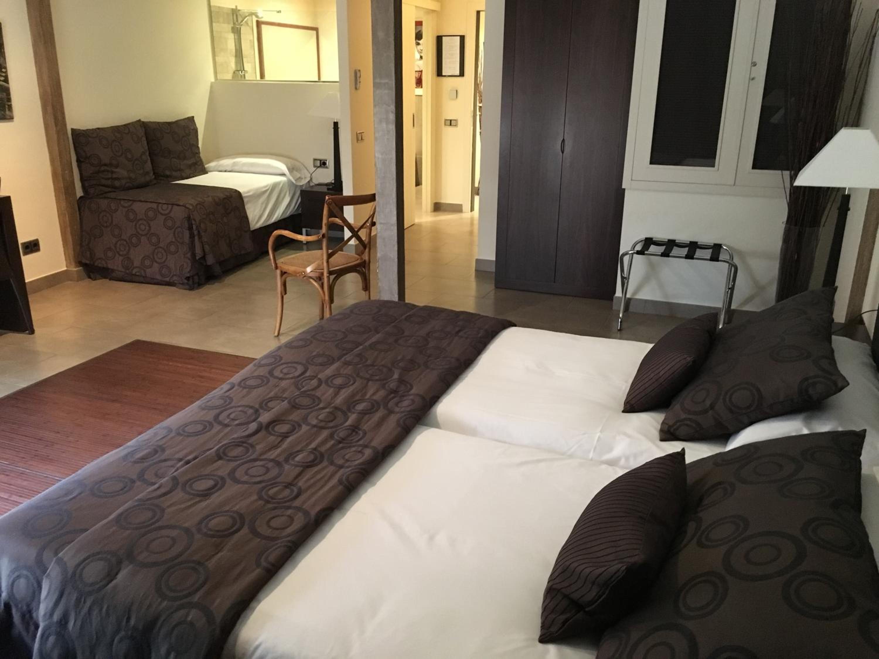Twin Room - Photo 13