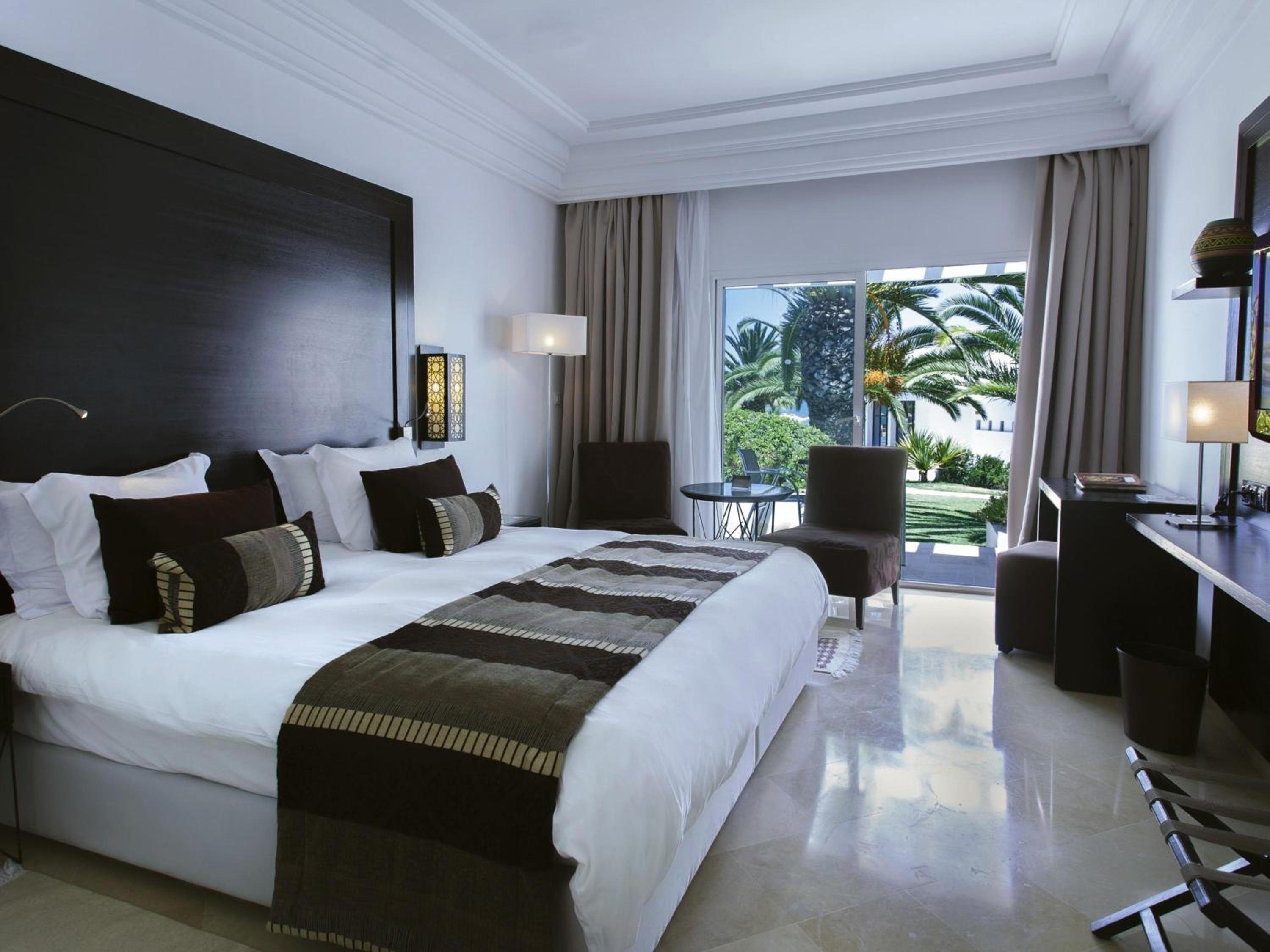 Premium King Room with Sea View - Photo 1