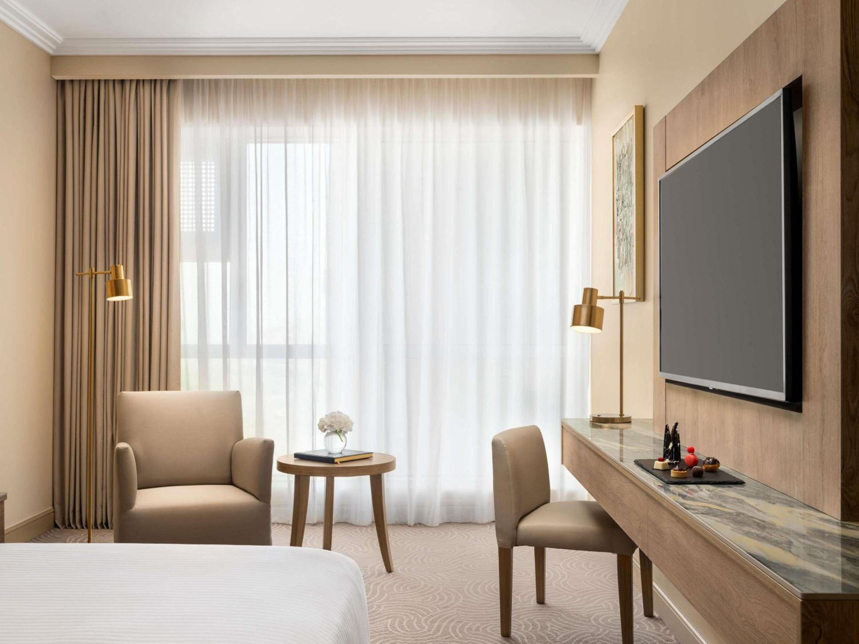 Superior Room with Partial Haram View - Photo 2