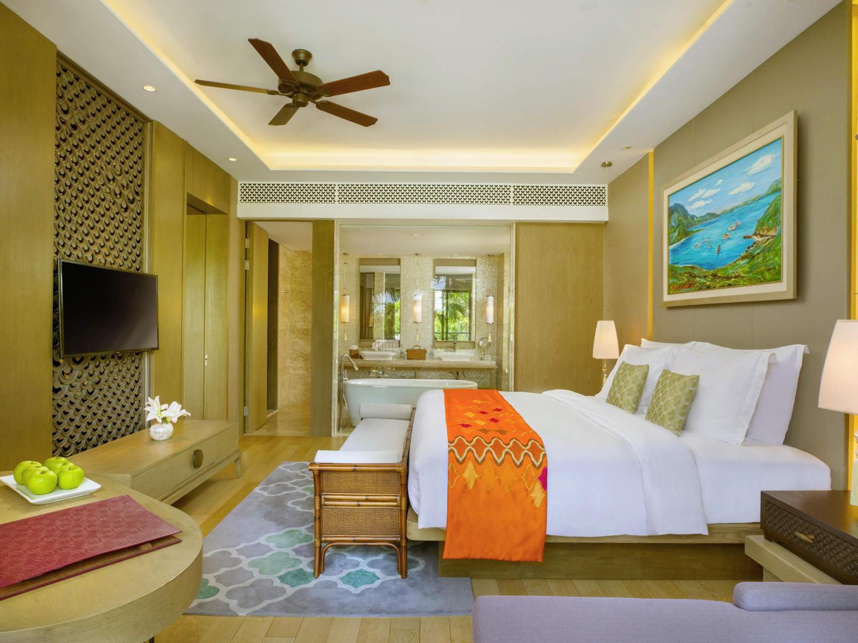 Premium King Suite photo 2