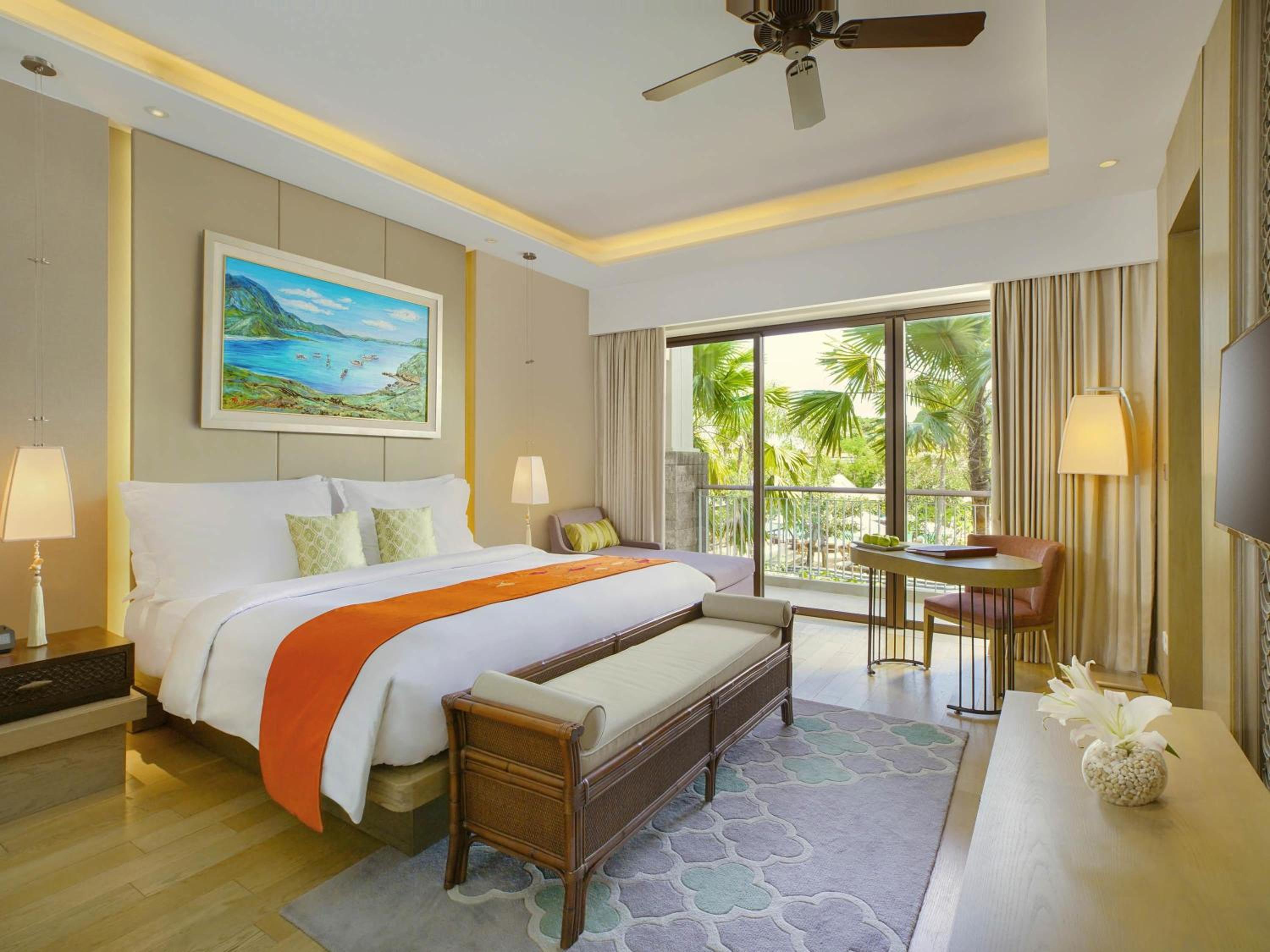 Premium King Suite photo 3