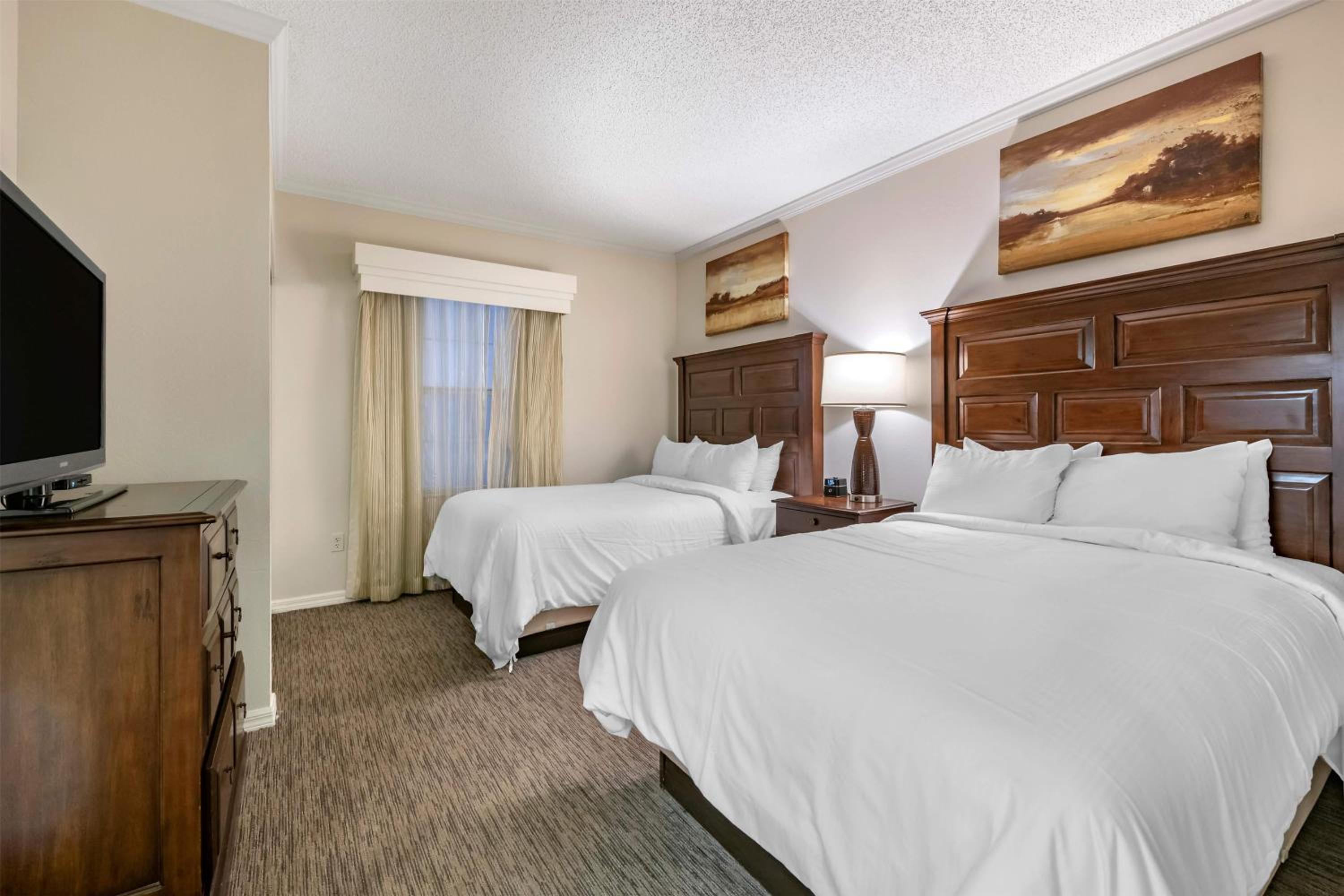 One-Bedroom Deluxe Suite with Two Double Beds and Golf Course View