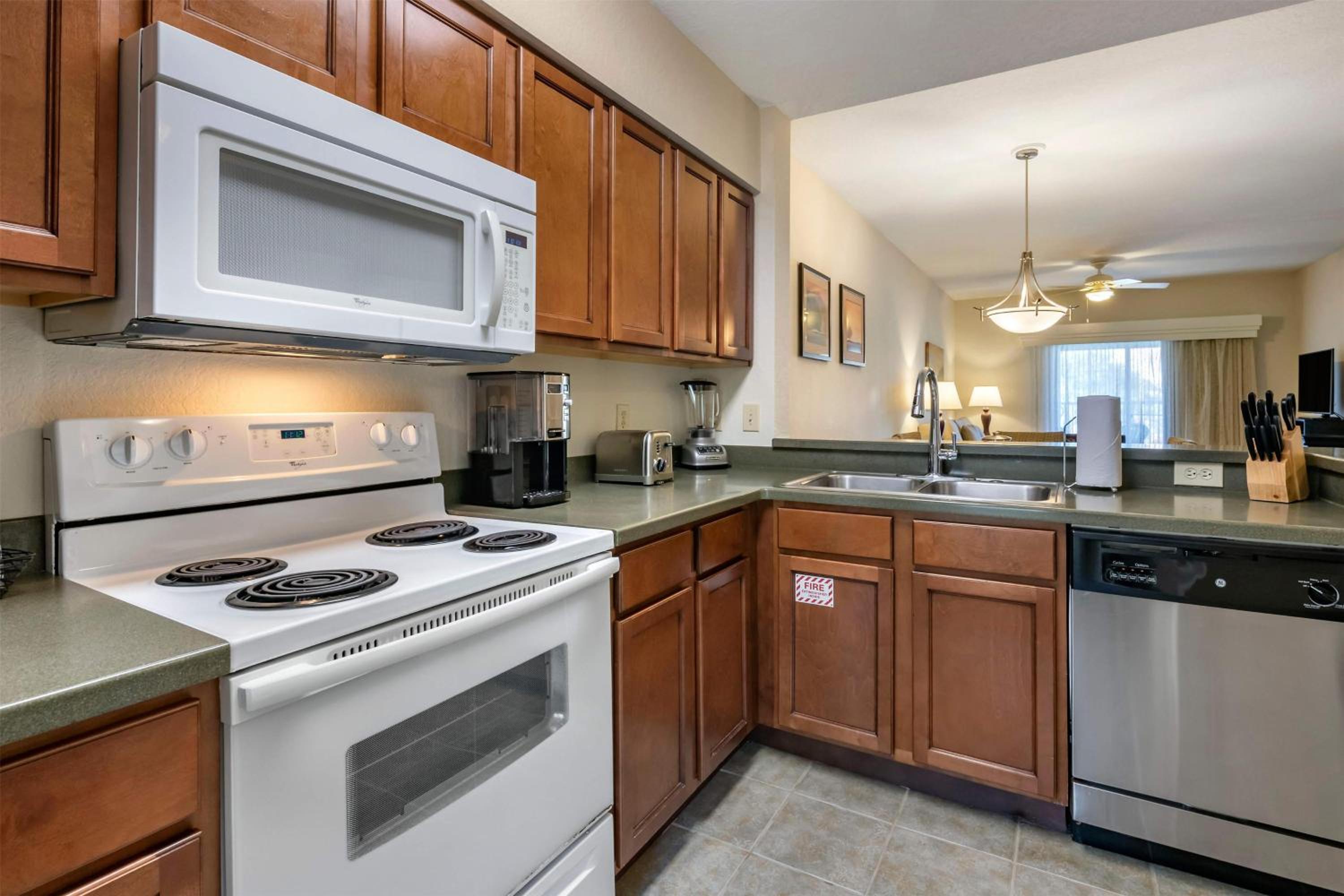 One-Bedroom Suite Plus with Golf Course View