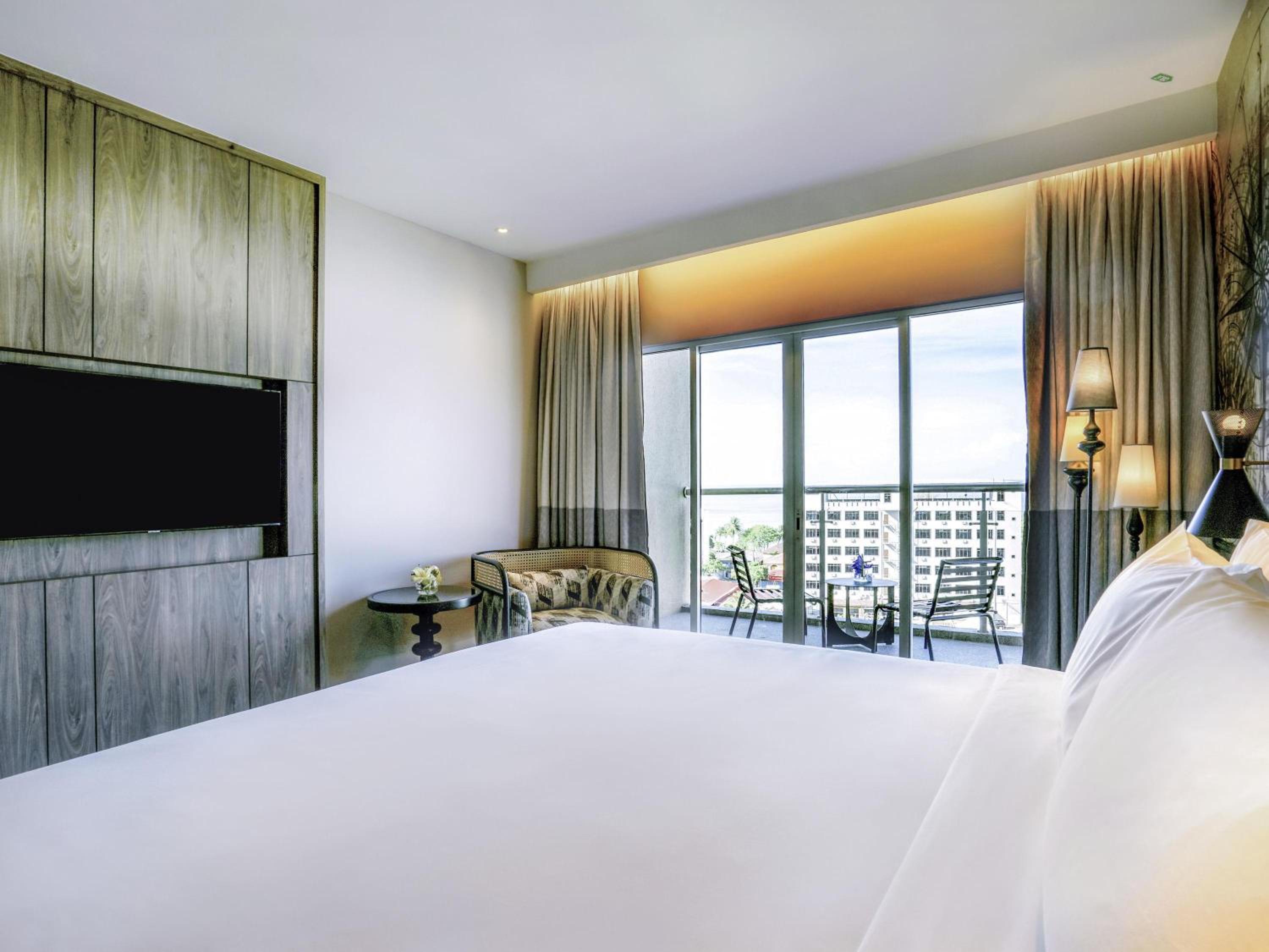 Deluxe King Suite - Photo 3
