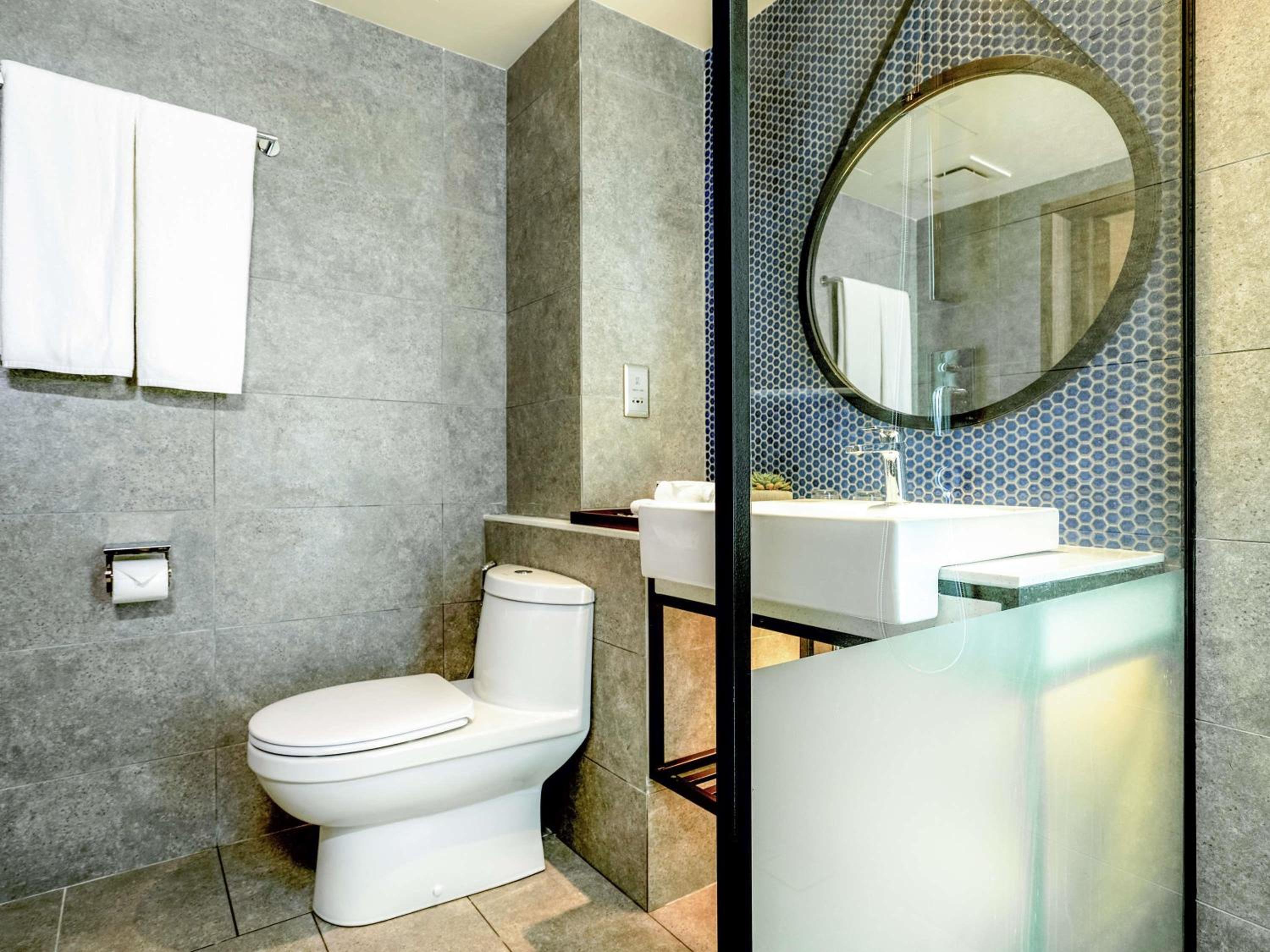 Deluxe King Suite - Photo 2