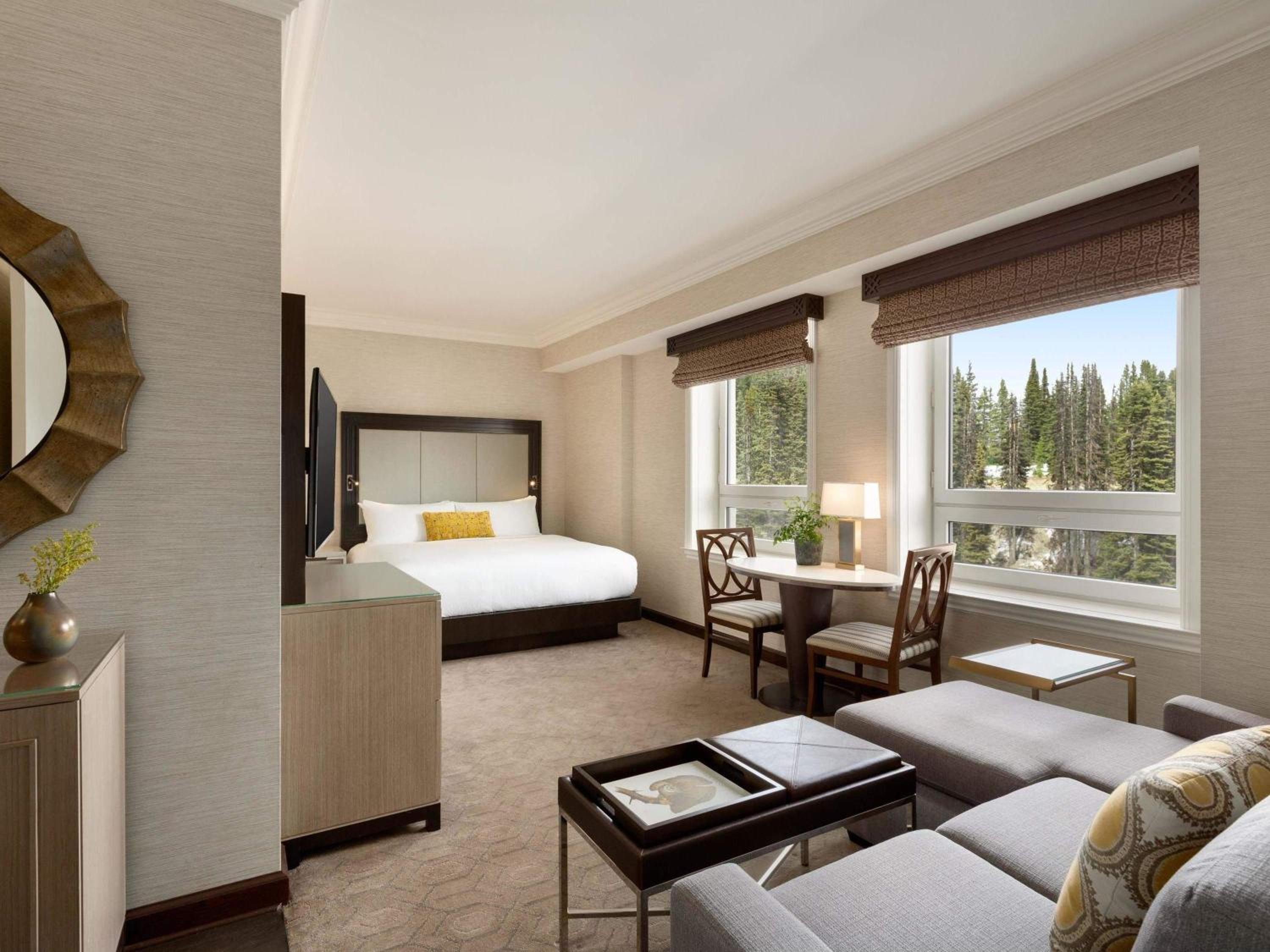 Fairmont Gold Junior King Suite