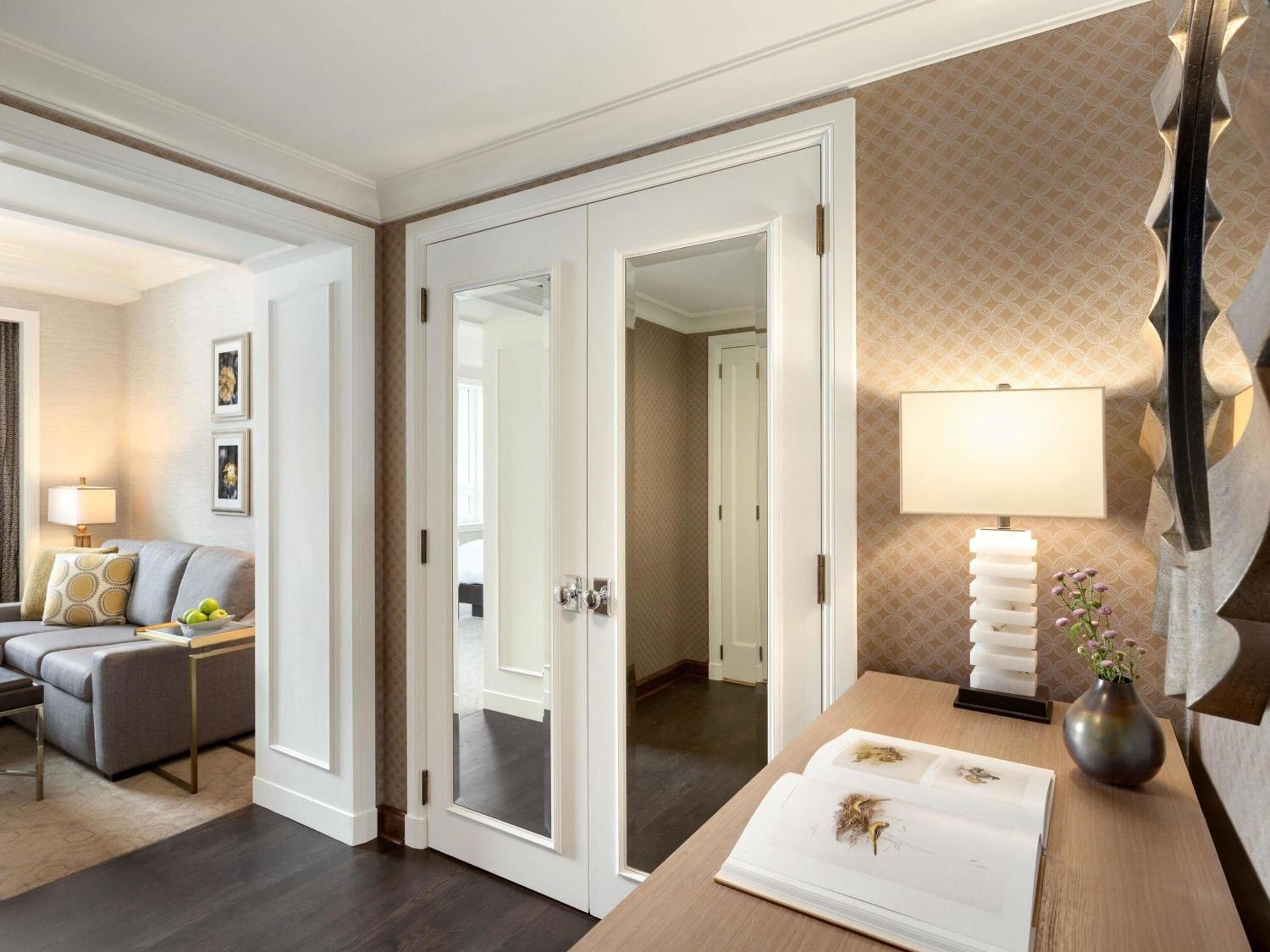Fairmont Gold Junior Suite with Lake View - Photo 2