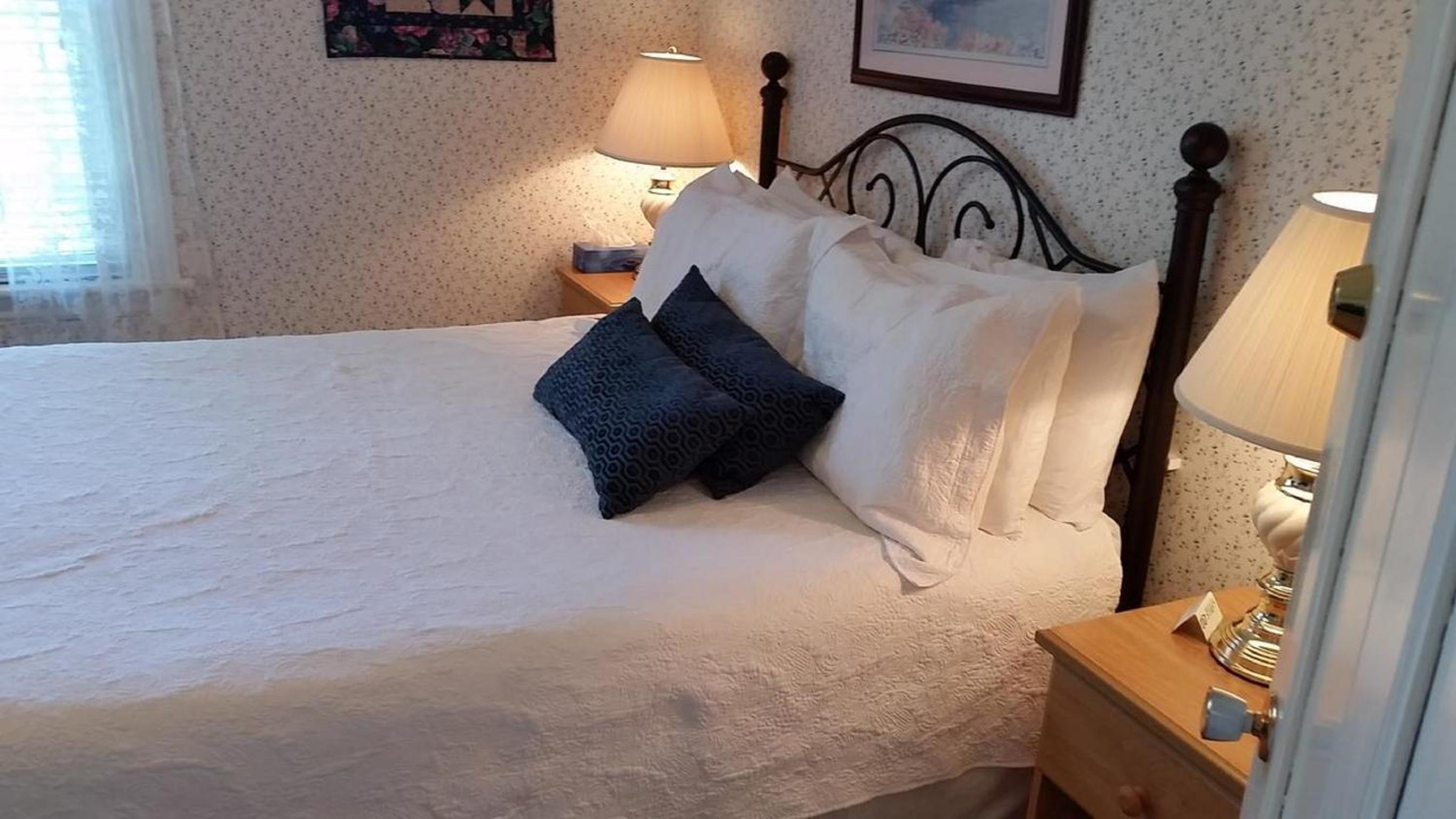 Queen Room (#12)