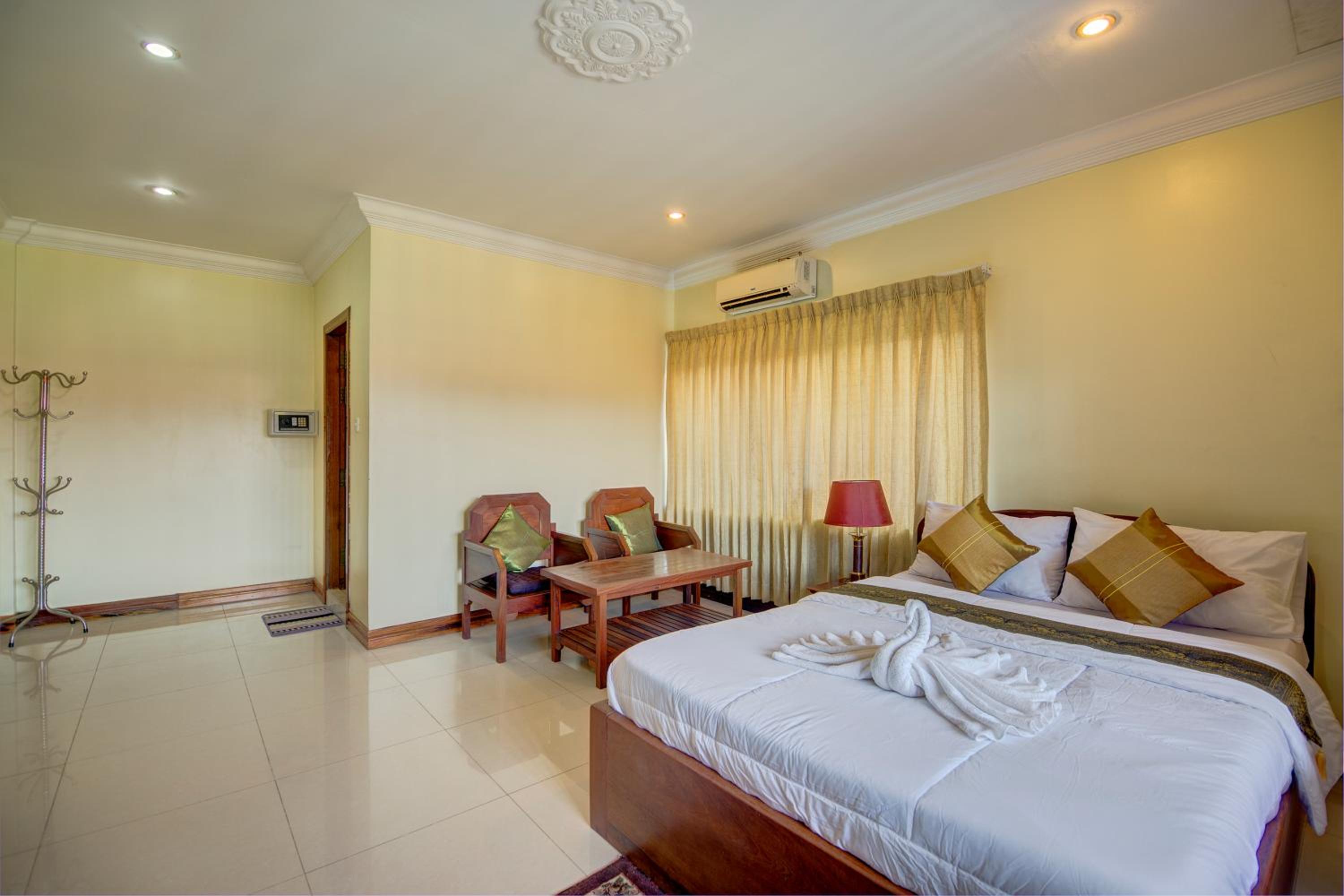 Standard Double Room - Photo 10