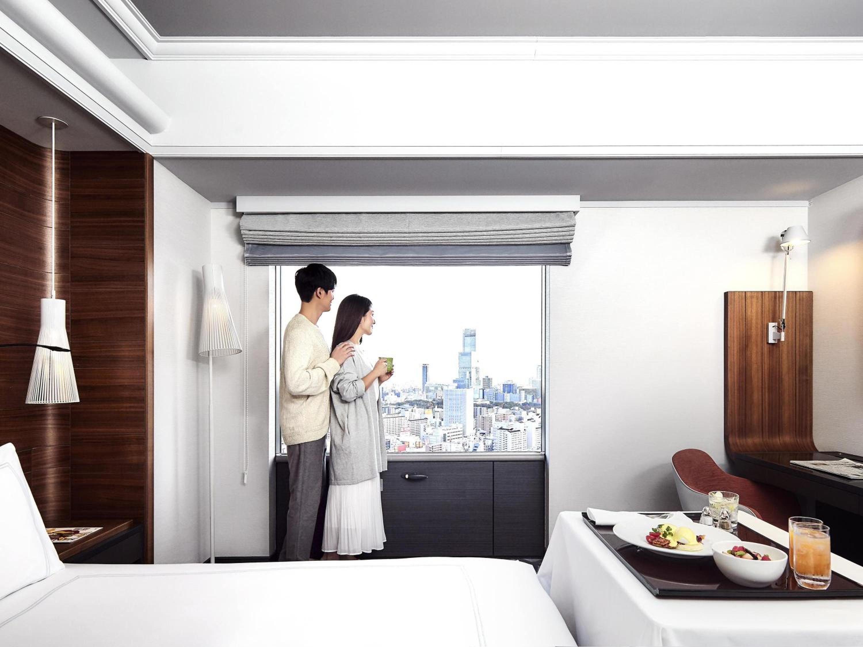 Deluxe King Suite with Lounge Access - Photo 3